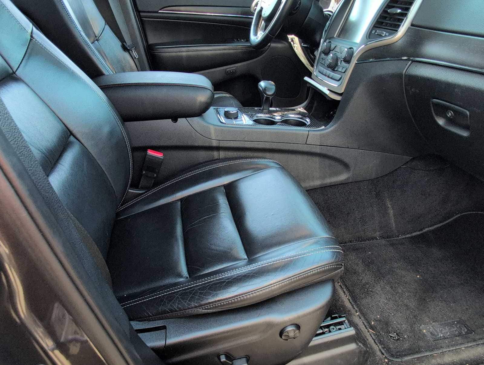 Thumbnail: 2015 Jeep Grand Cherokee - 21