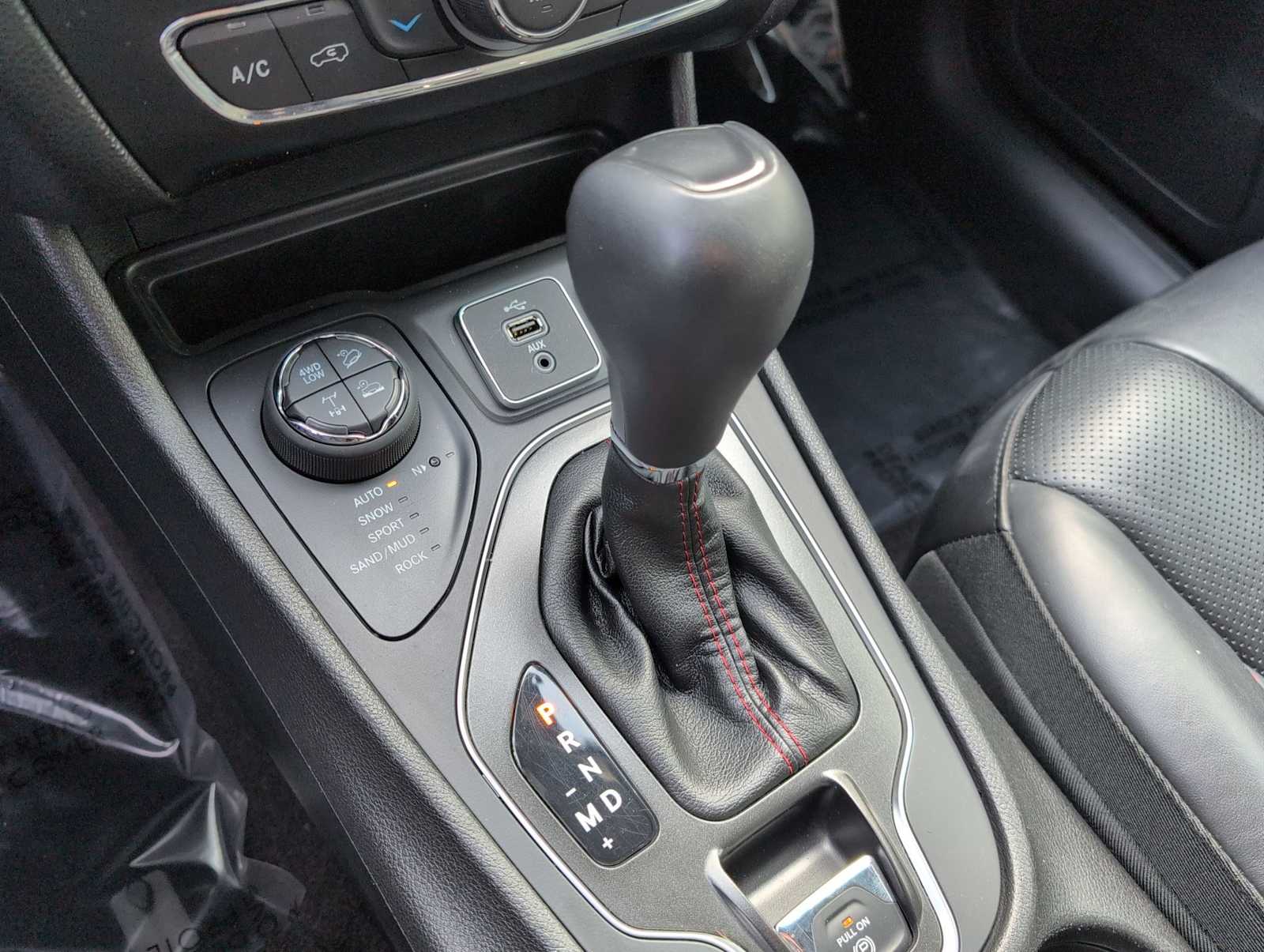 Thumbnail: 2019 Jeep Cherokee - 34