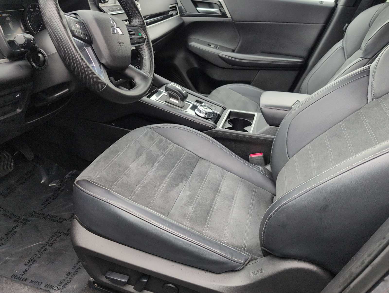 Thumbnail: 2024 Mitsubishi Outlander - 16