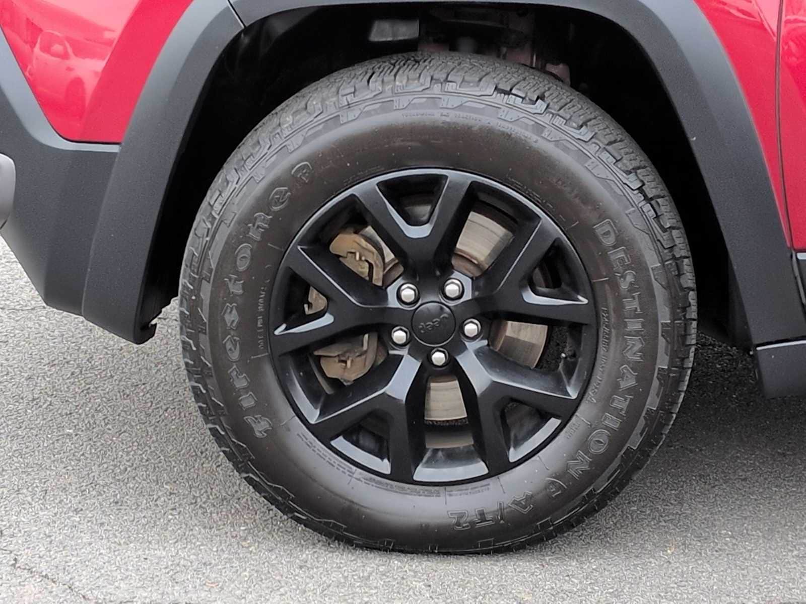 Thumbnail: 2015 Jeep Cherokee - 14