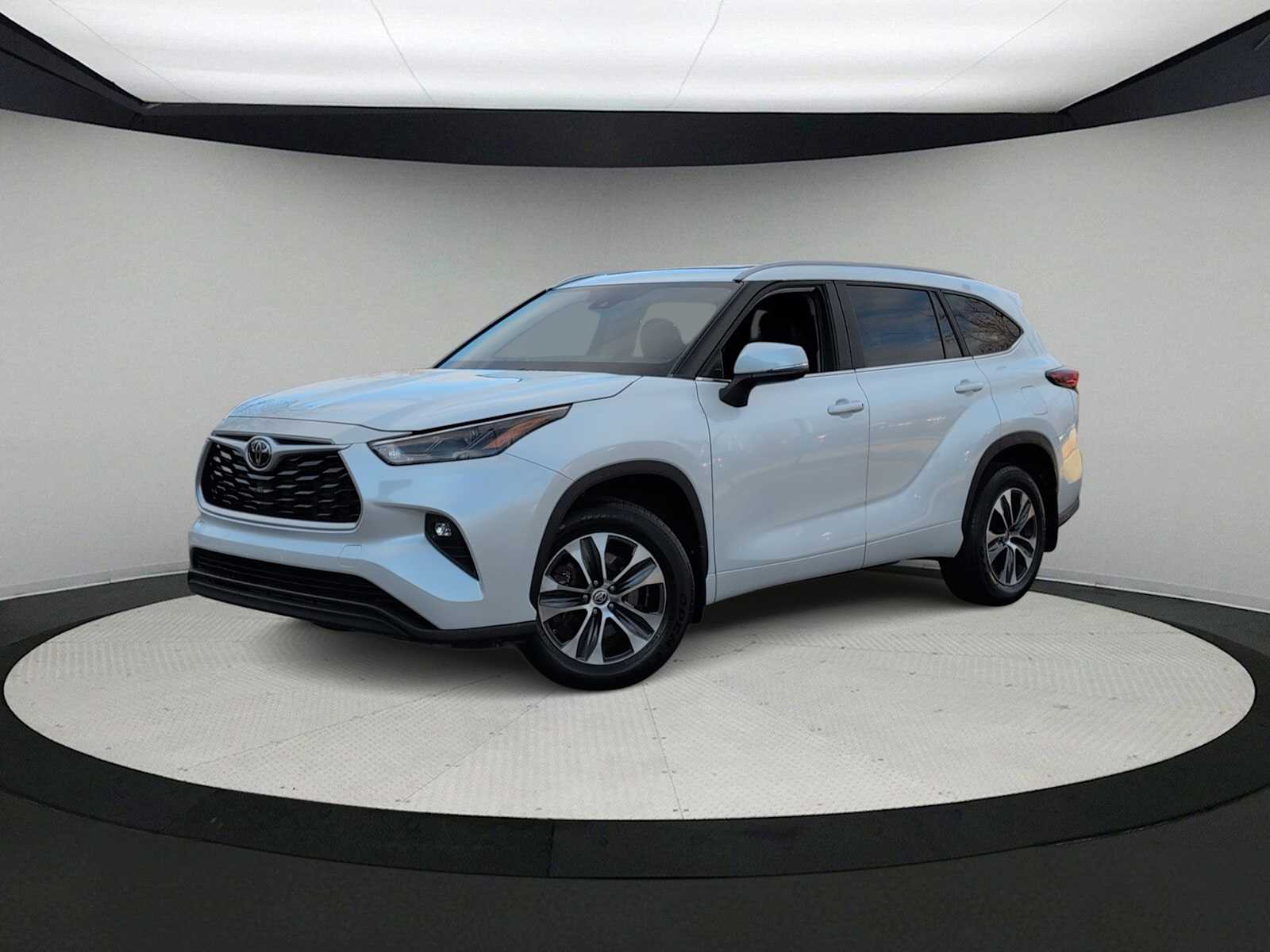 Thumbnail: 2023 Toyota Highlander - 1