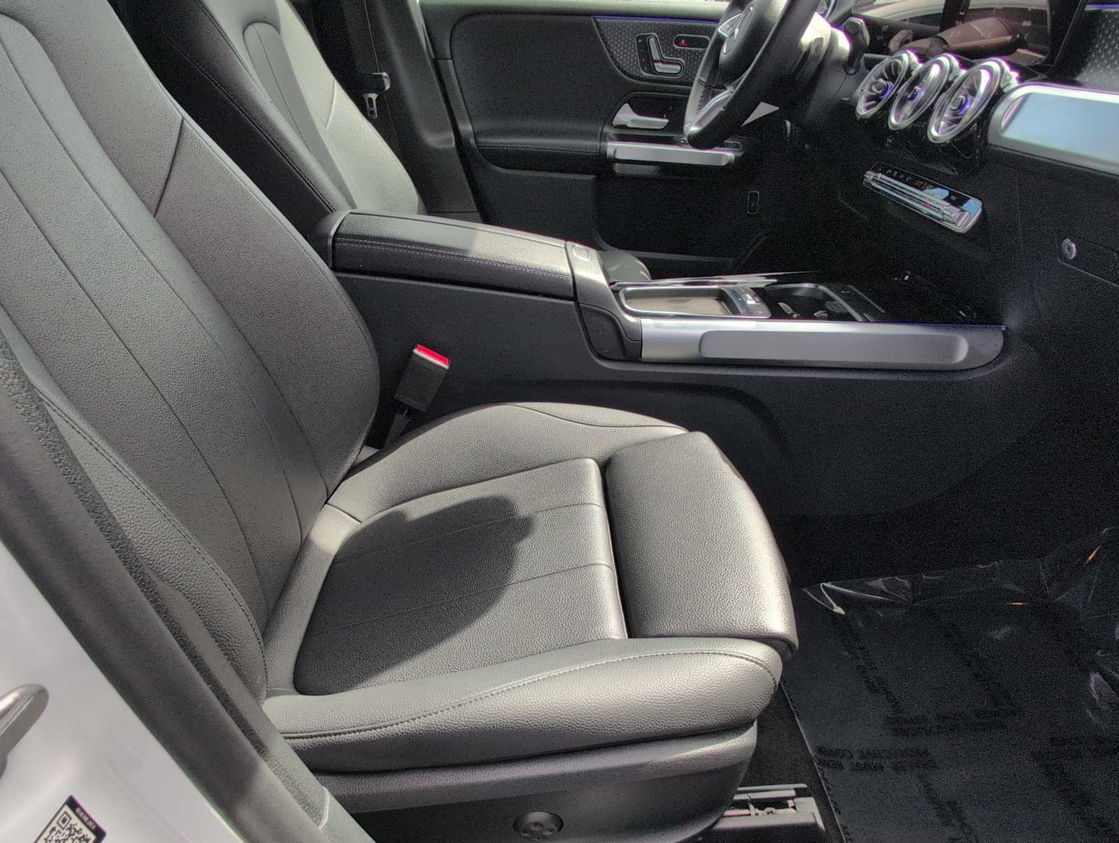 Thumbnail: 2024 Mercedes-Benz GLB - 21