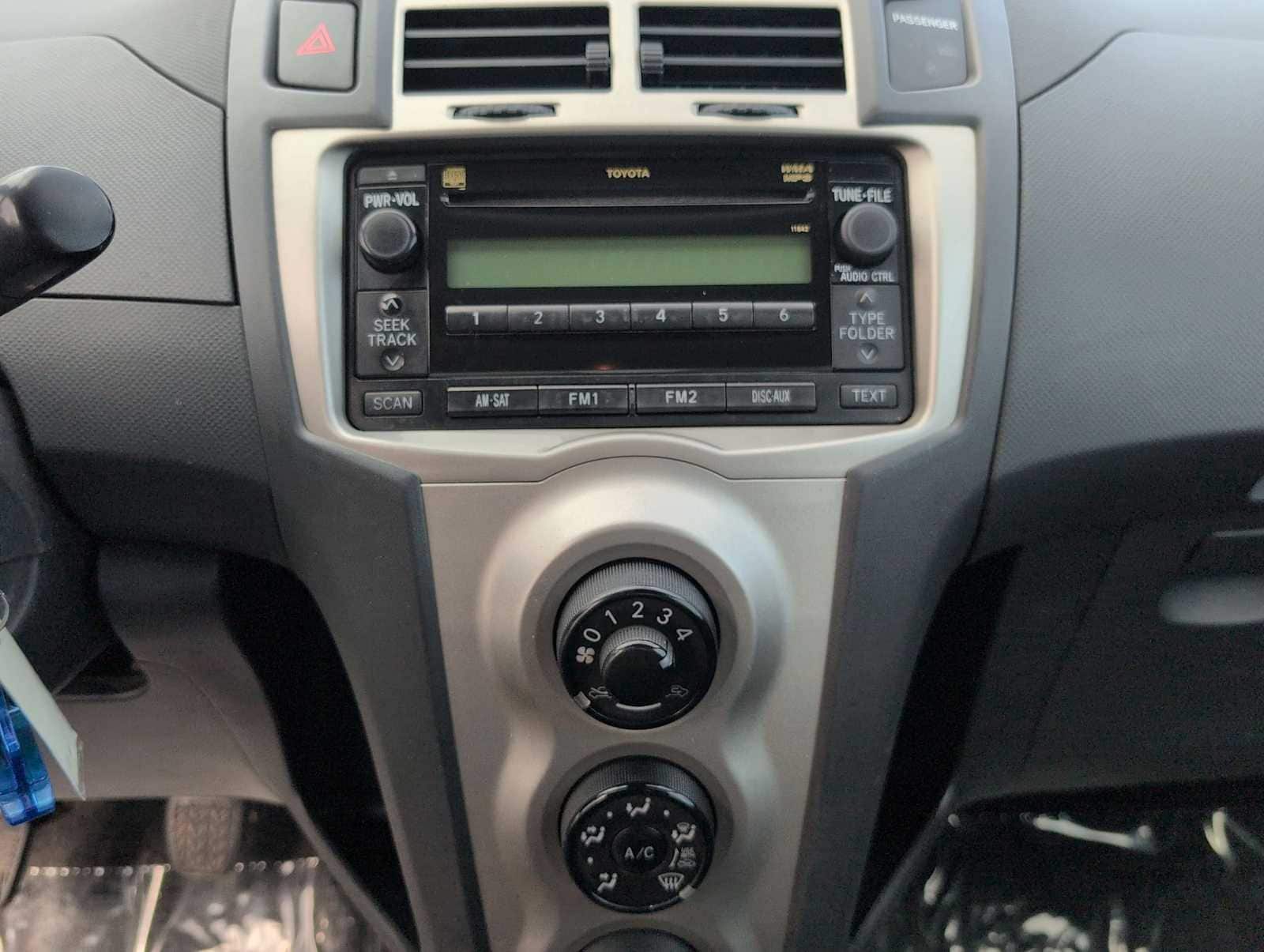 Thumbnail: 2010 Toyota Yaris - 21