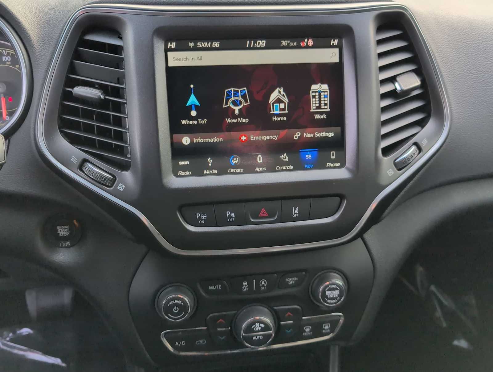 Thumbnail: 2019 Jeep Cherokee - 30