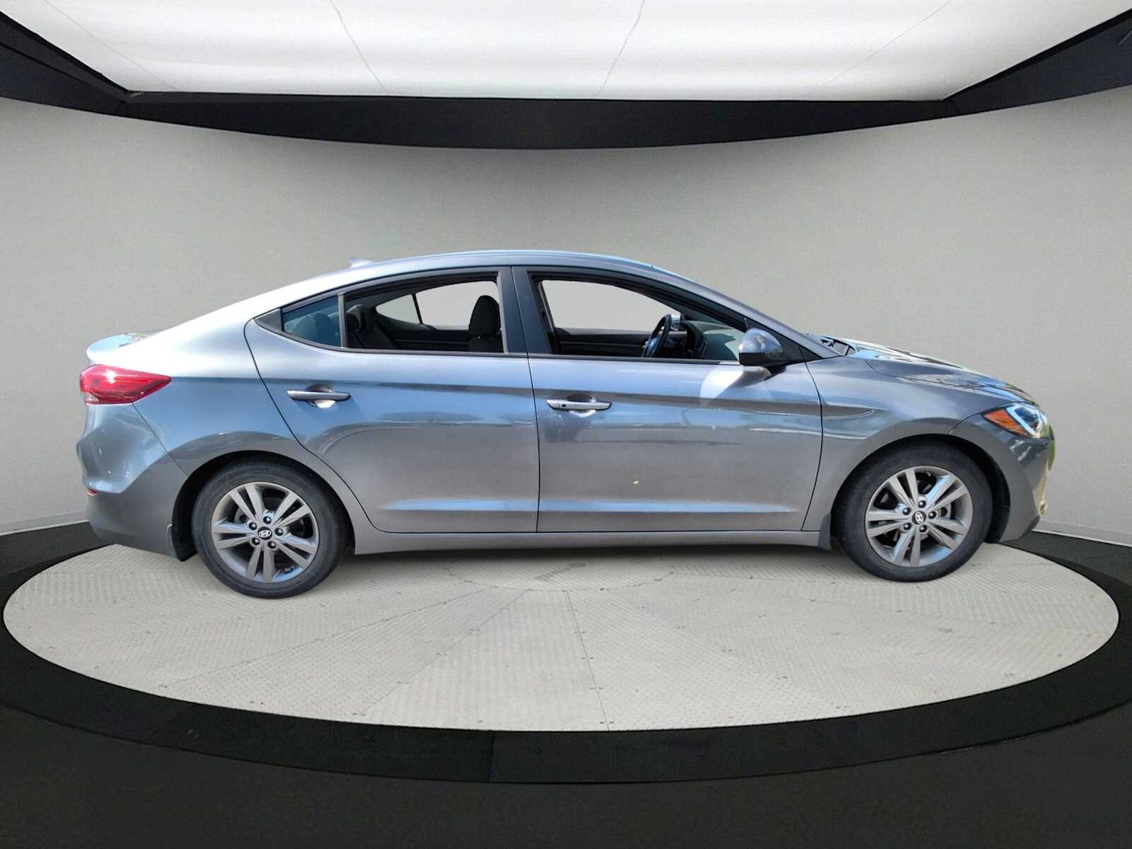 Thumbnail: 2018 Hyundai Elantra - 9