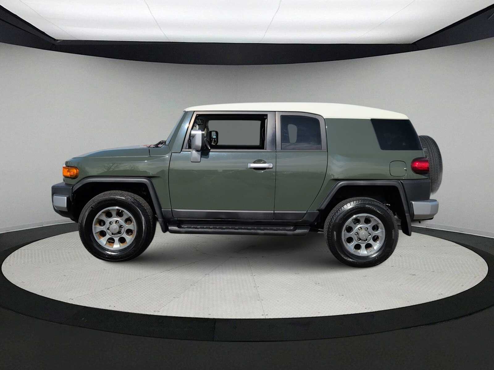 Thumbnail: 2012 Toyota FJ Cruiser - 5