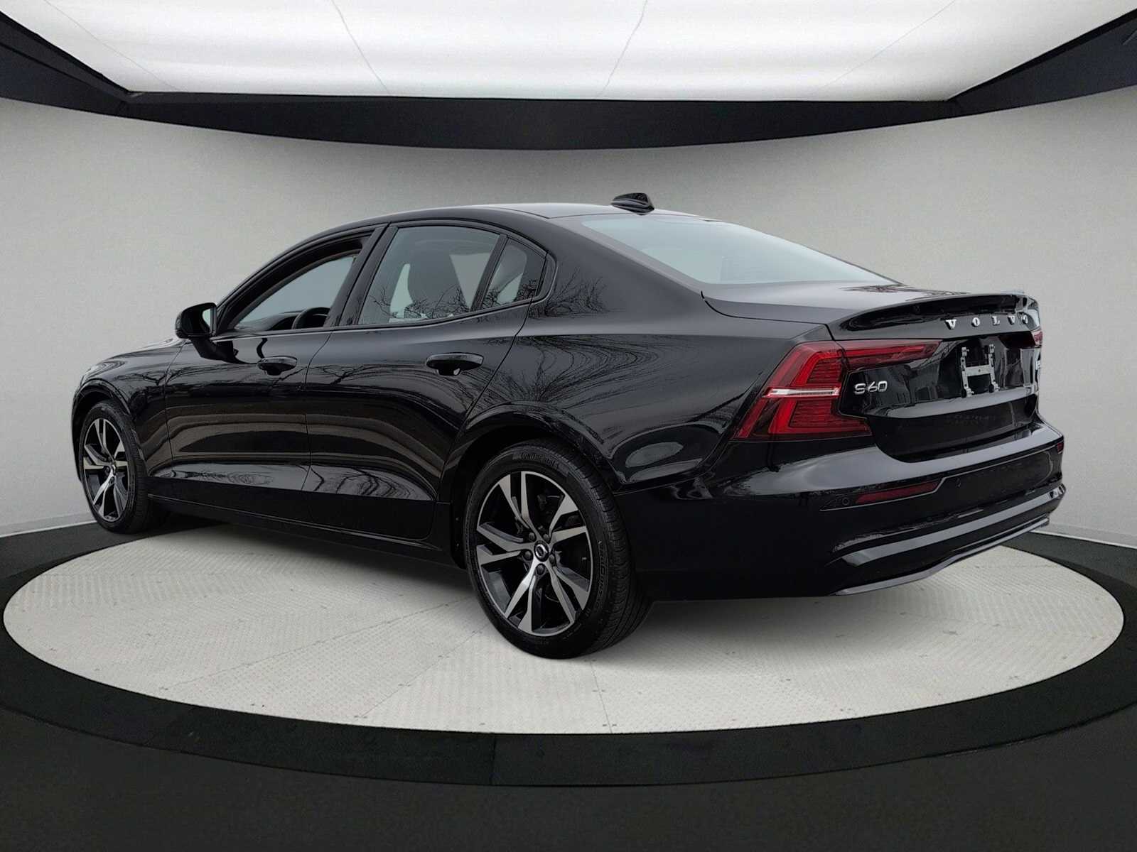 Thumbnail: 2024 Volvo S60 - 6