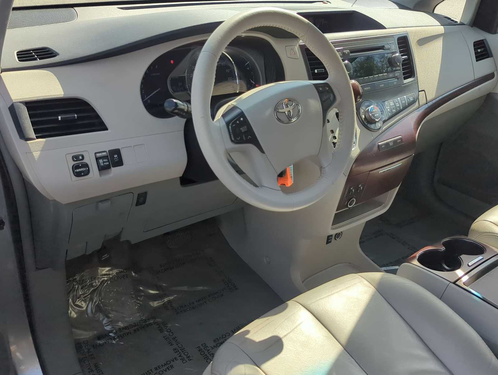 Thumbnail: 2011 Toyota Sienna - 7