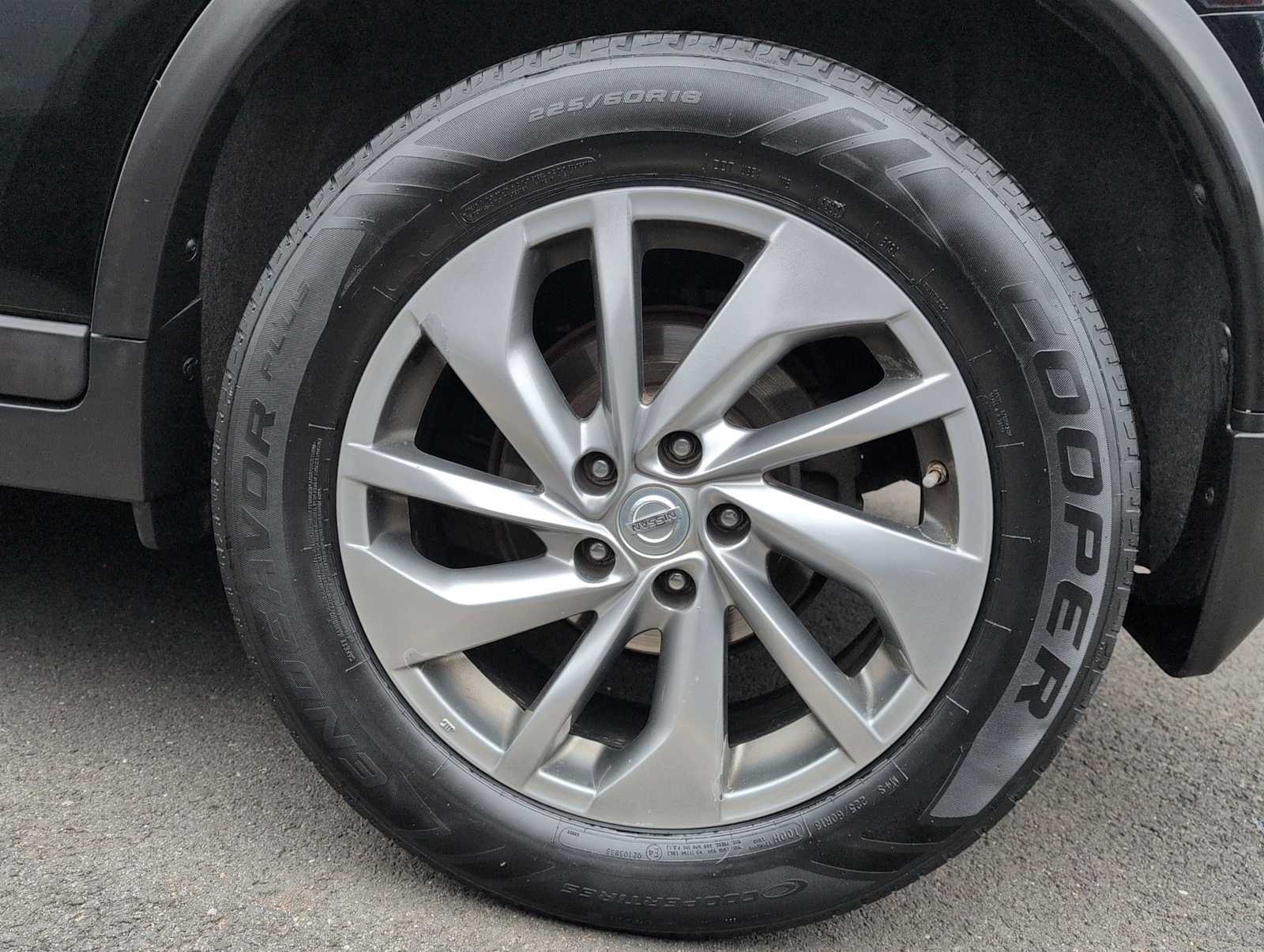 Thumbnail: 2015 Nissan Rogue - 14