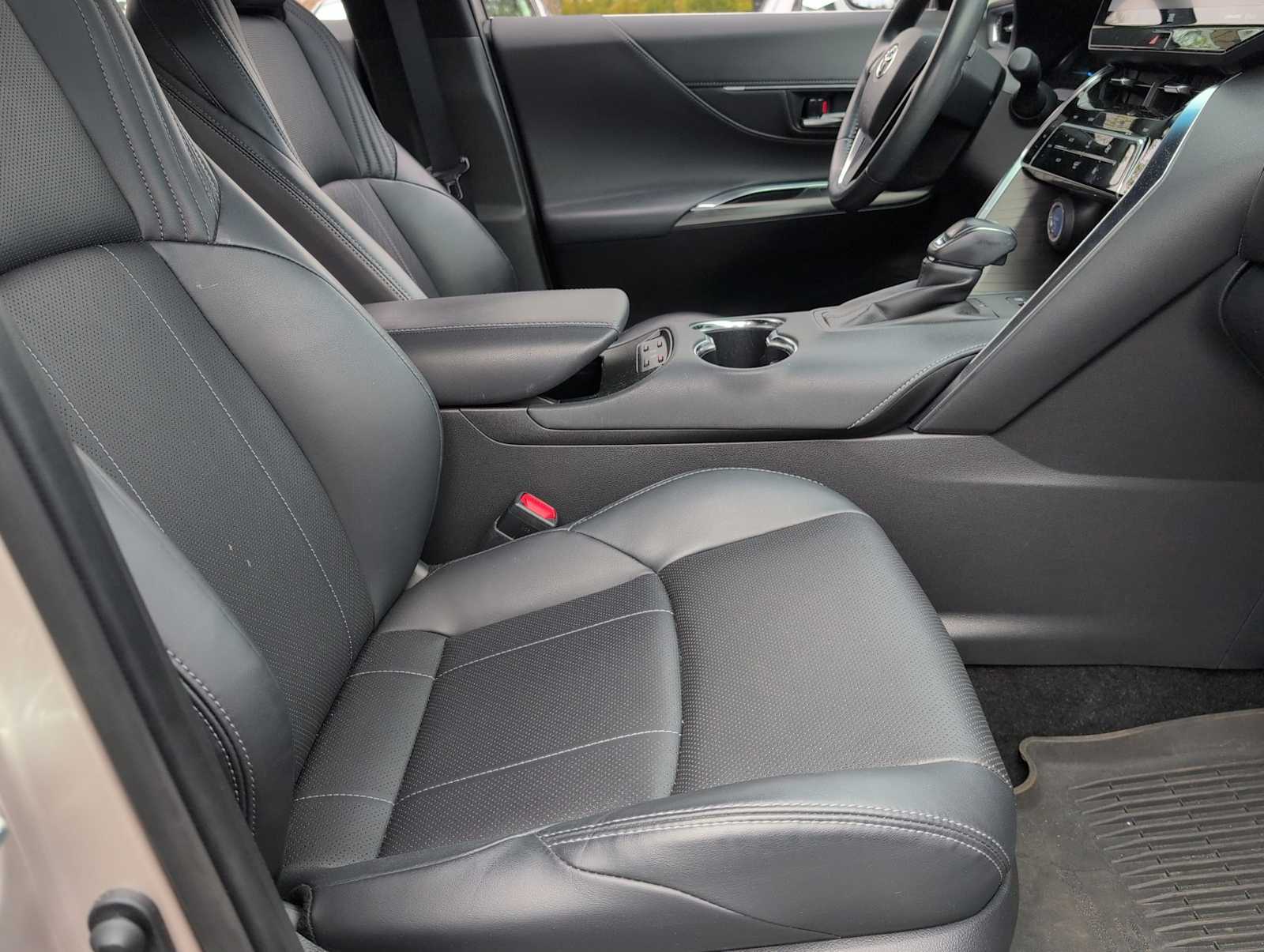 Thumbnail: 2021 Toyota Venza - 21