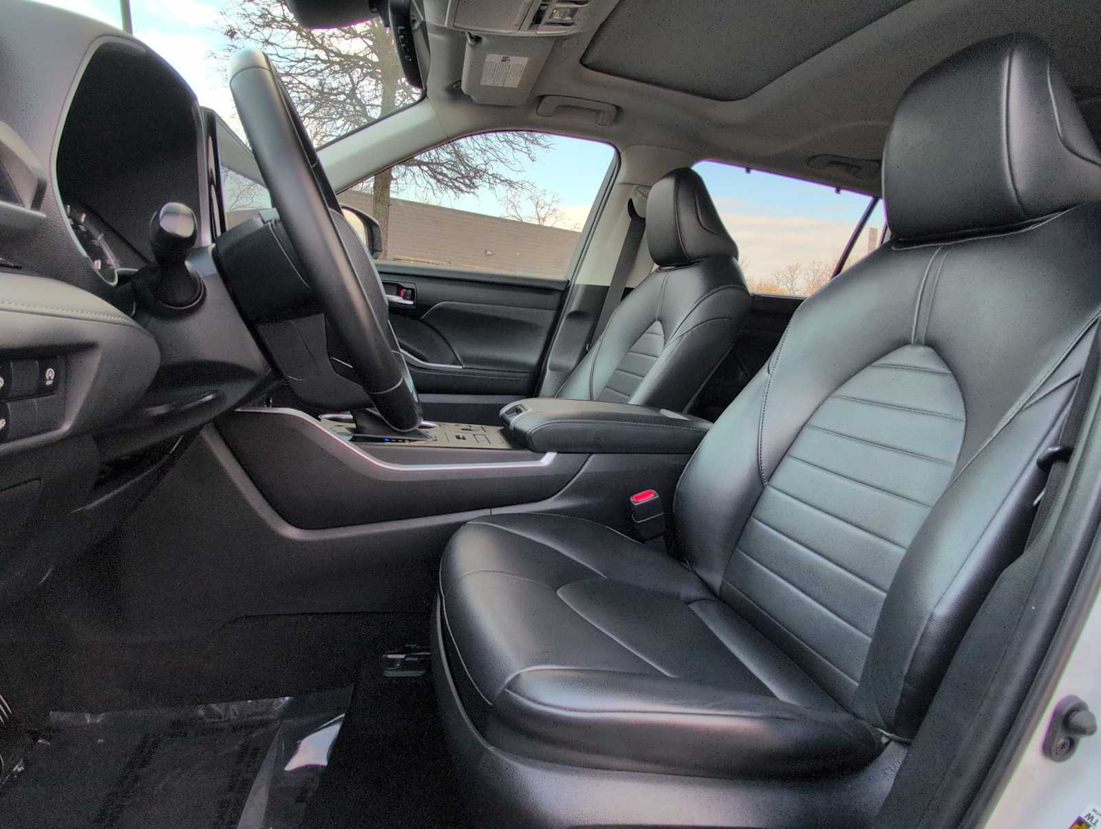 Thumbnail: 2023 Toyota Highlander - 17