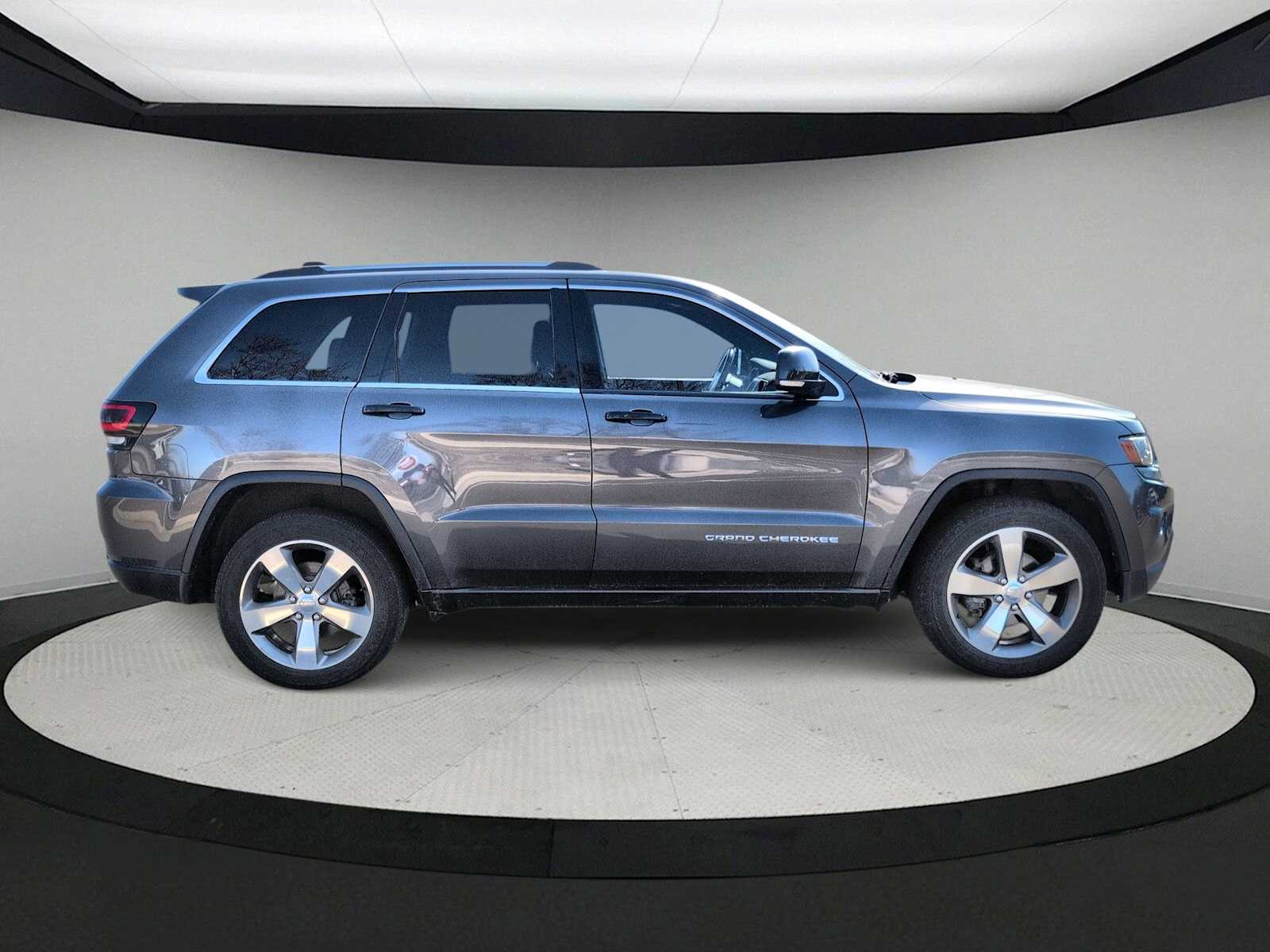 Thumbnail: 2015 Jeep Grand Cherokee - 9