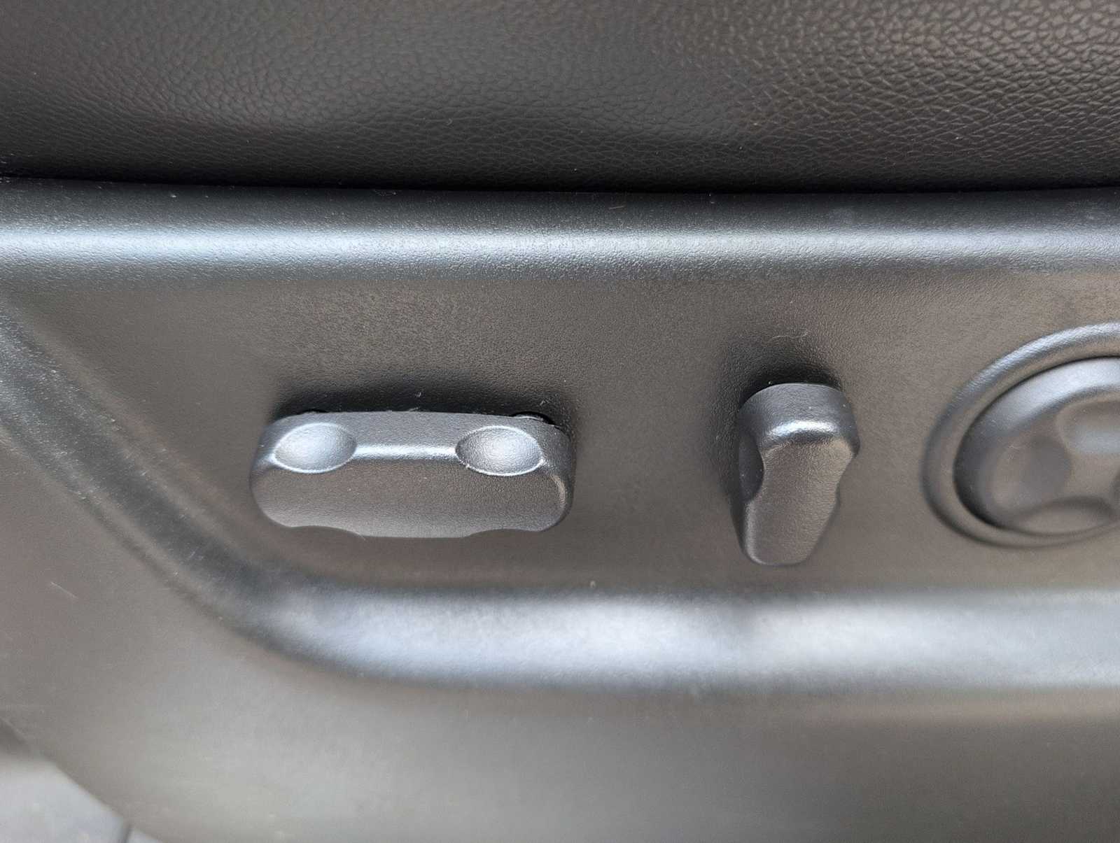 Thumbnail: 2011 Chevrolet Suburban - 17