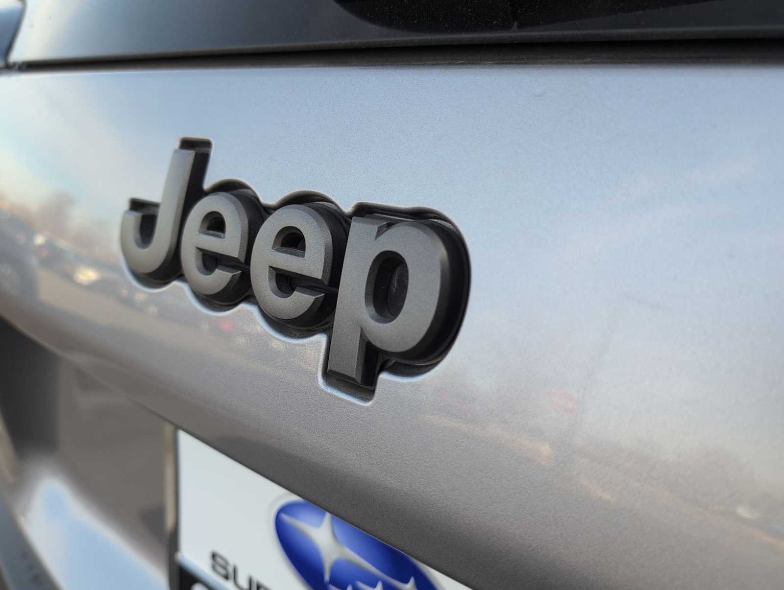 Thumbnail: 2019 Jeep Cherokee - 12