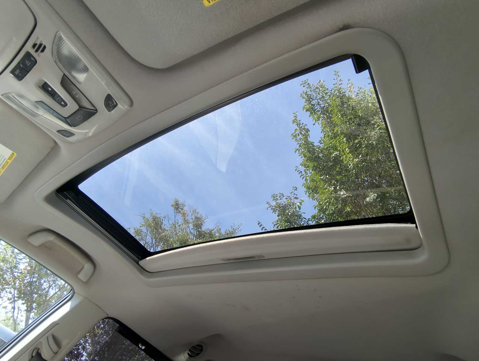 Thumbnail: 2011 Toyota Sienna - 11