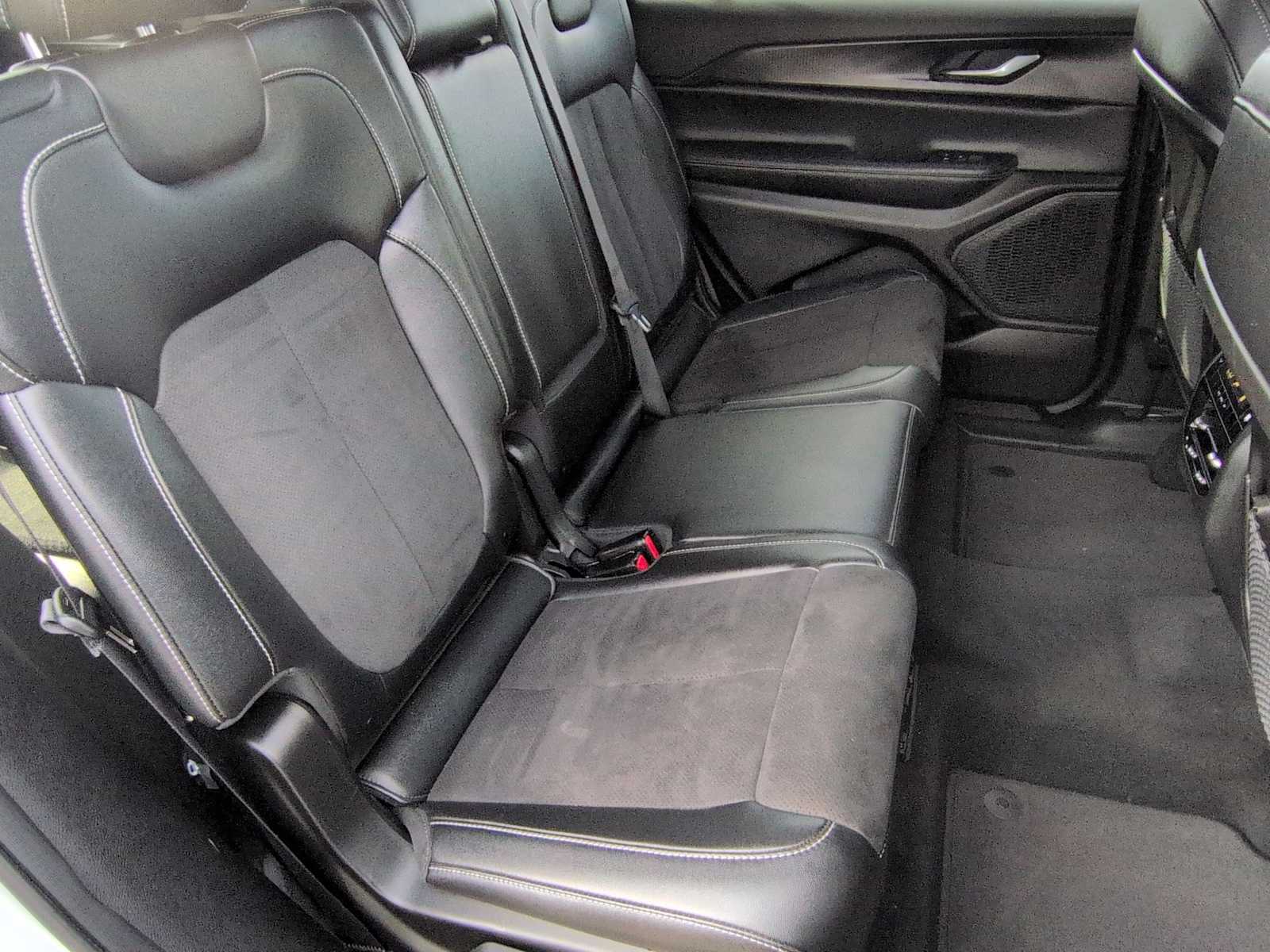 Thumbnail: 2023 Jeep Grand Cherokee L - 20