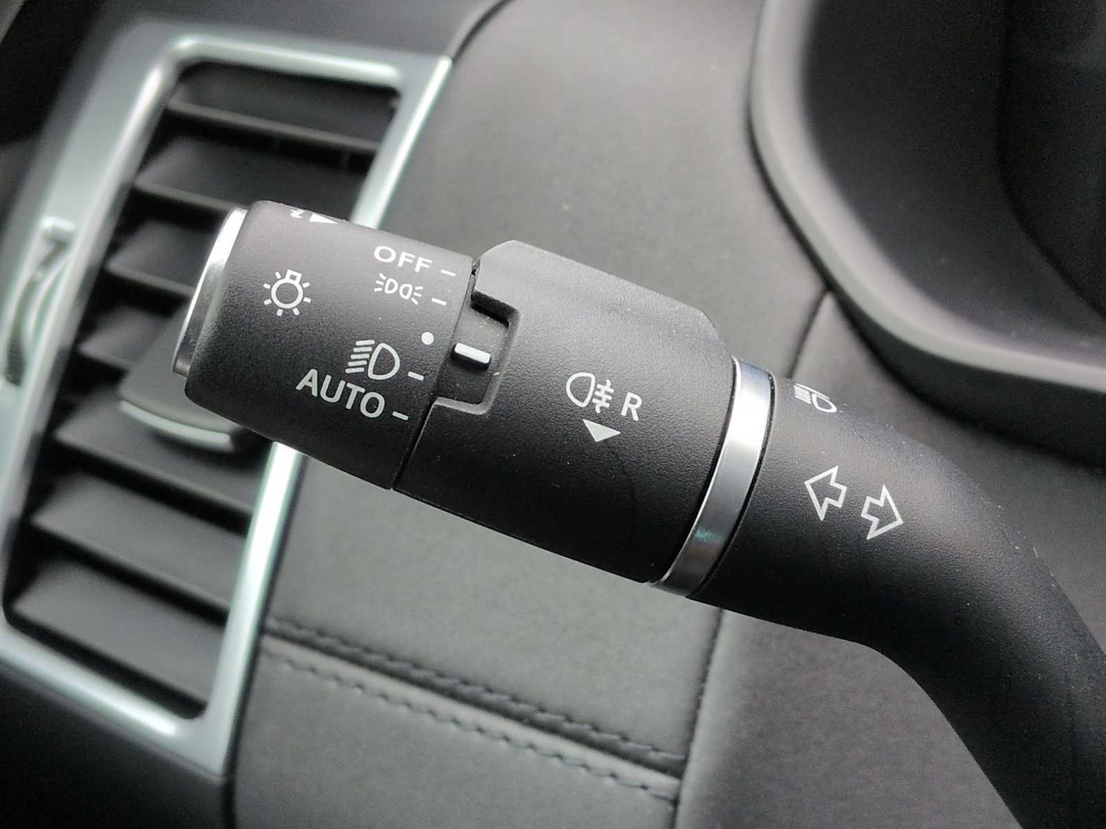 Thumbnail: 2024 Land Rover Discovery - 27