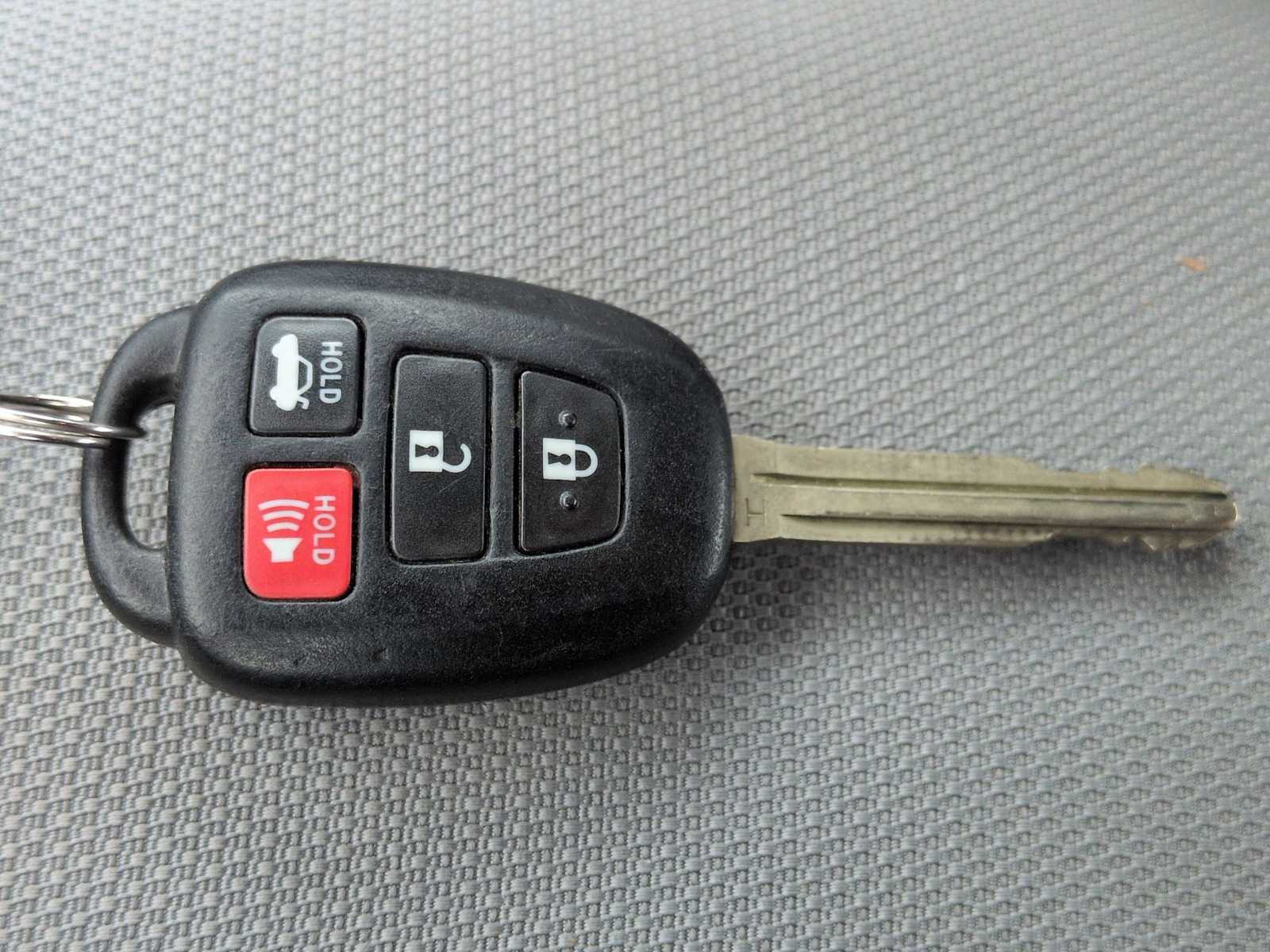 Thumbnail: 2015 Toyota Corolla - 33