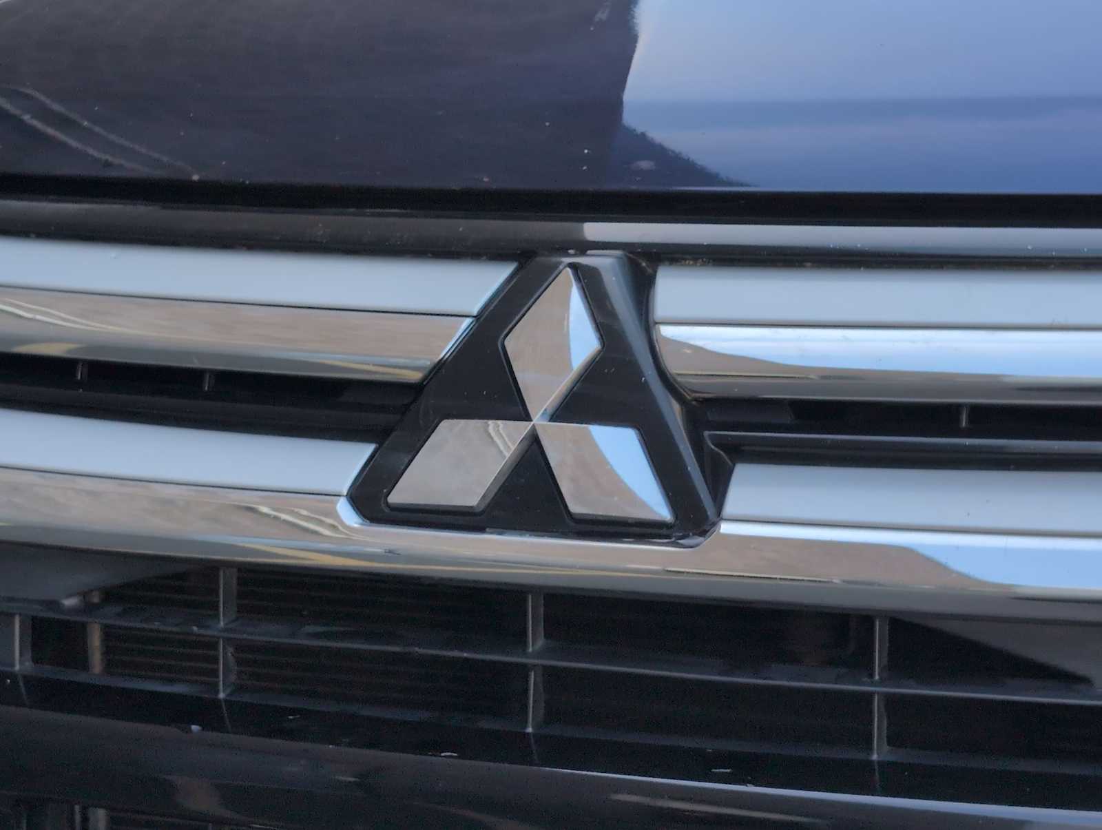 Thumbnail: 2016 Mitsubishi Outlander - 12