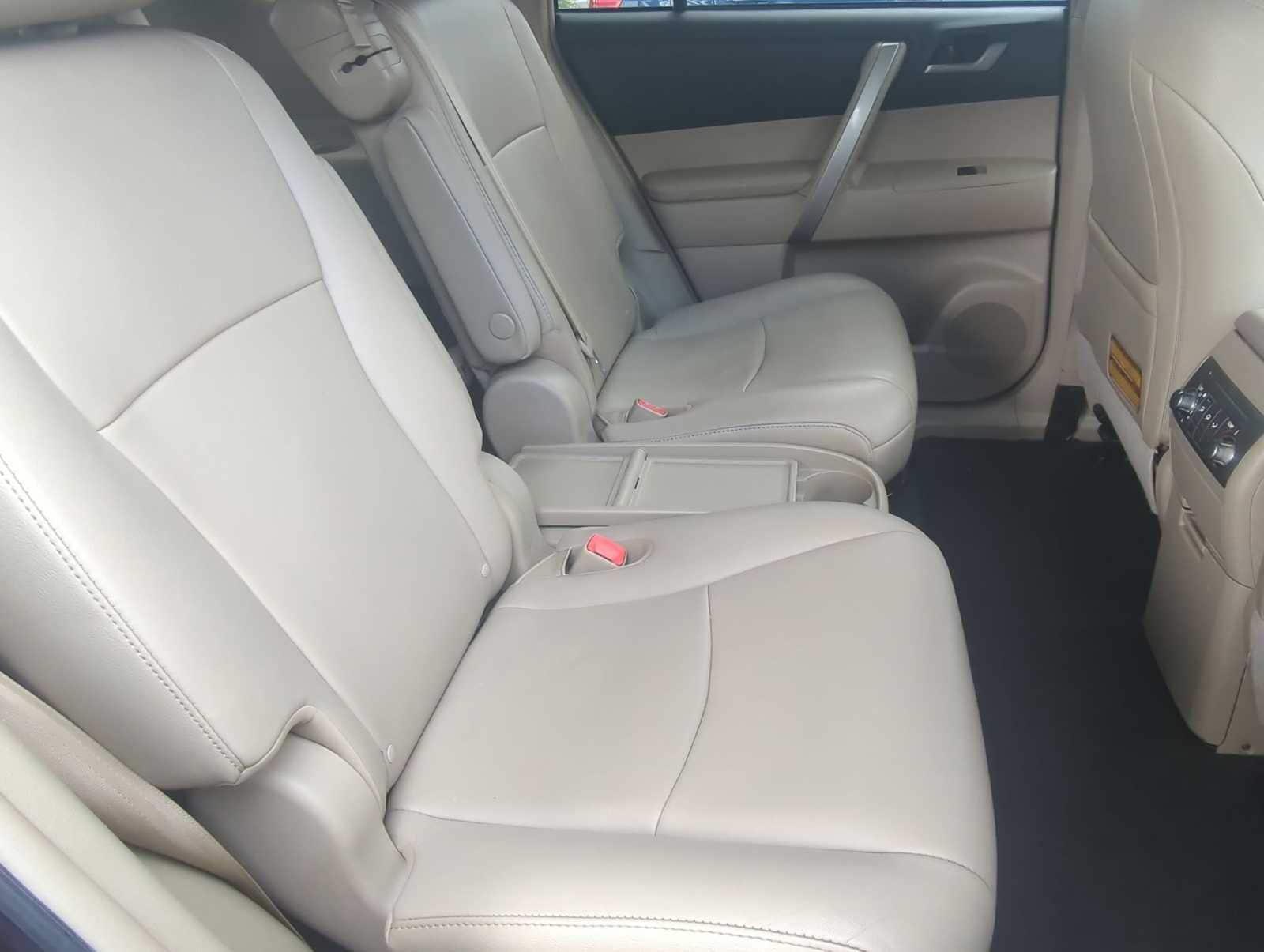 Thumbnail: 2013 Toyota Highlander - 22