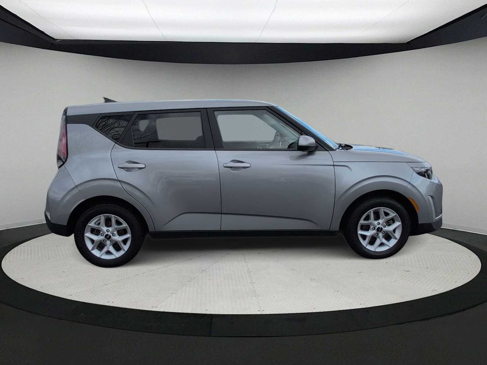 Thumbnail: 2023 Kia Soul - 9