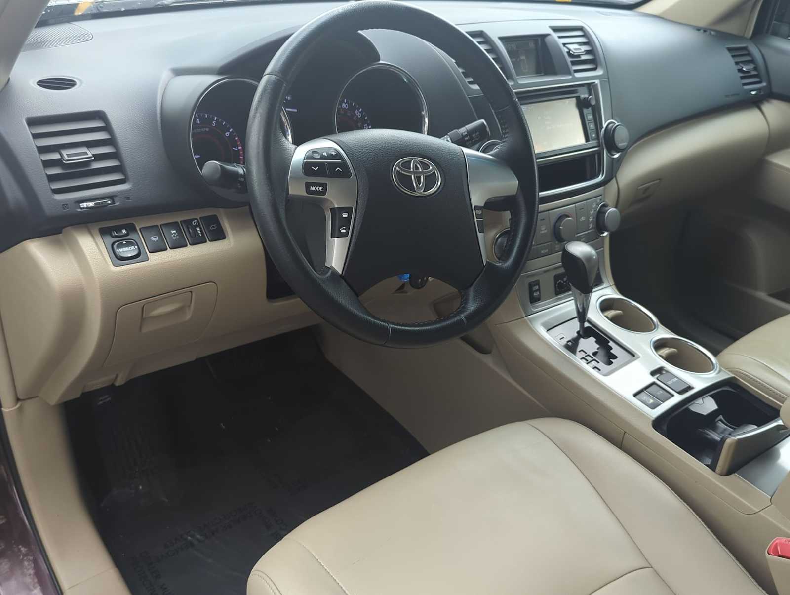 Thumbnail: 2013 Toyota Highlander - 16