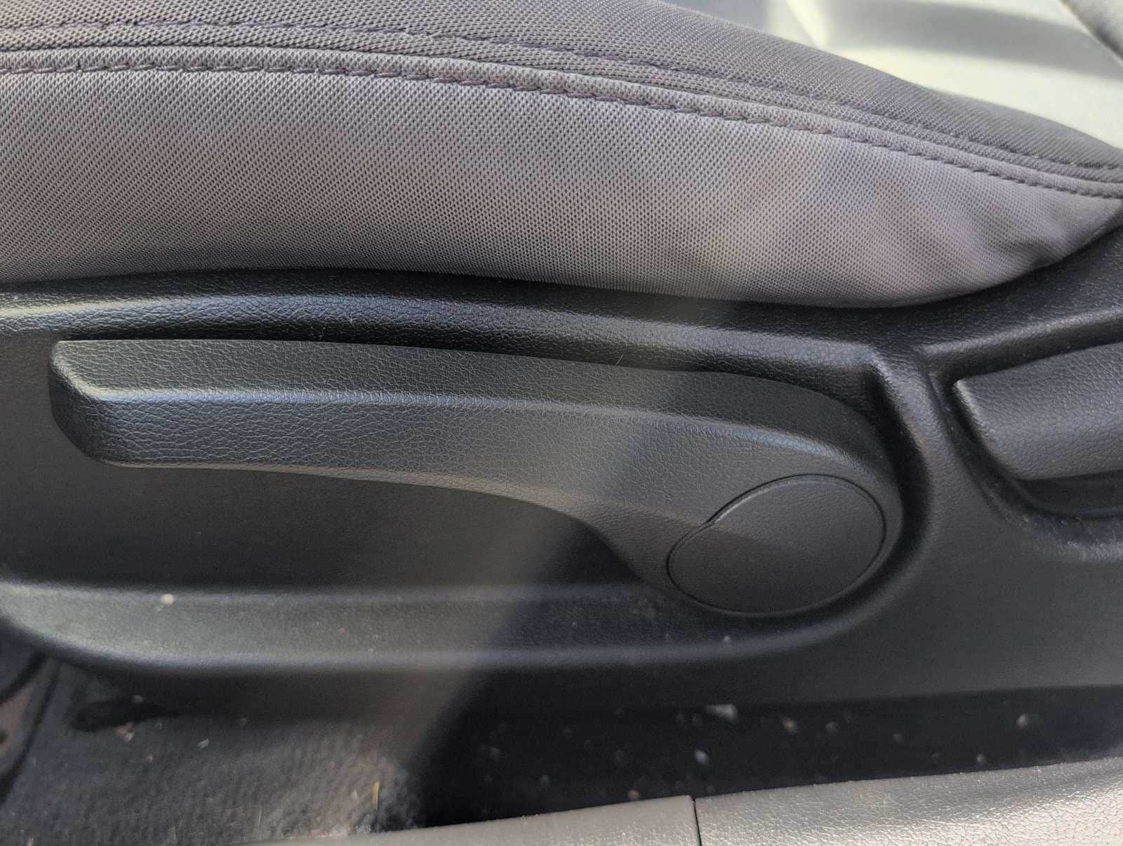 Thumbnail: 2013 Hyundai Elantra - 17