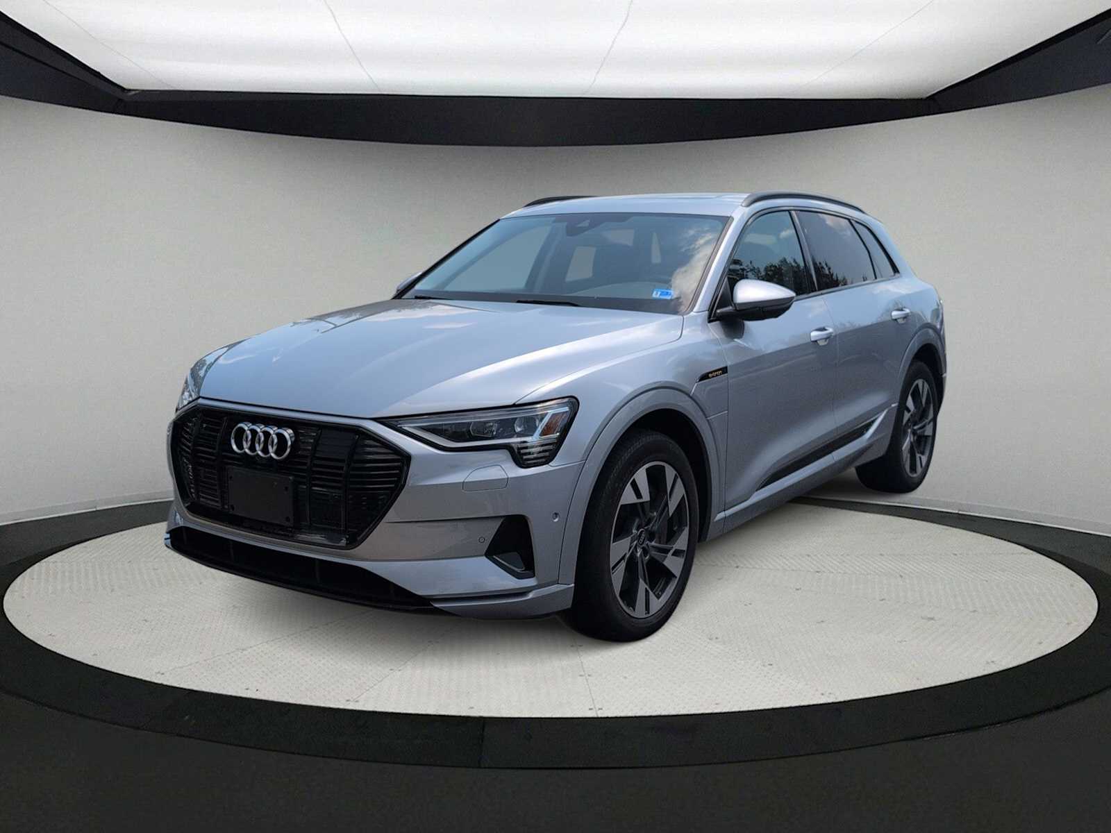 Thumbnail: 2022 Audi e-tron - 4