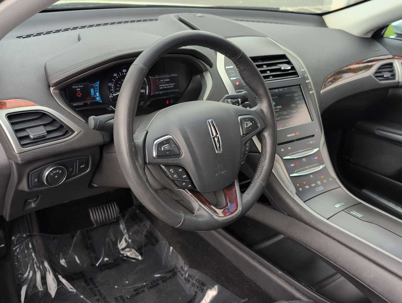 Thumbnail: 2014 Lincoln MKZ - 10