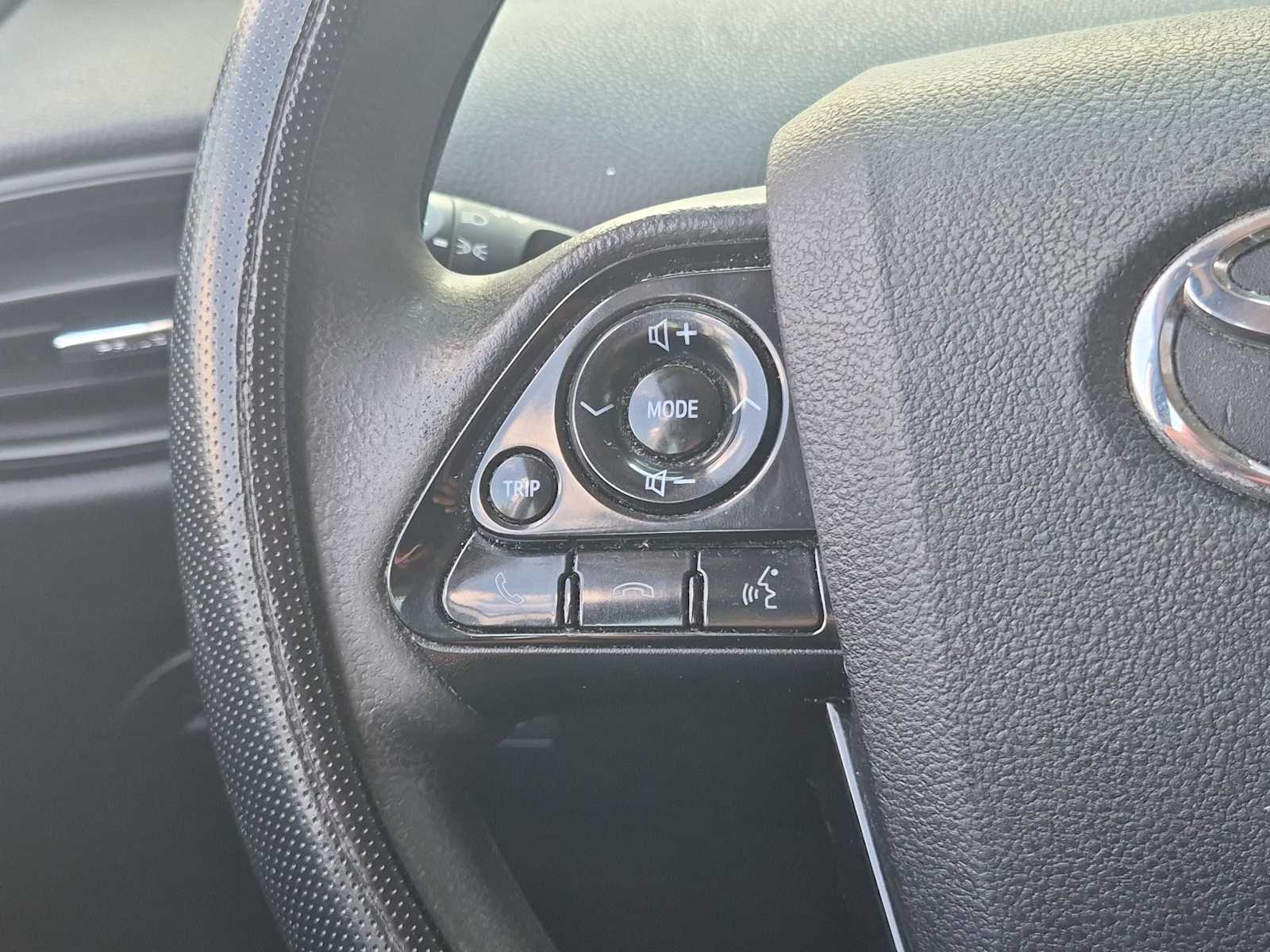 2022 Toyota Prius L Eco - Photo 22
