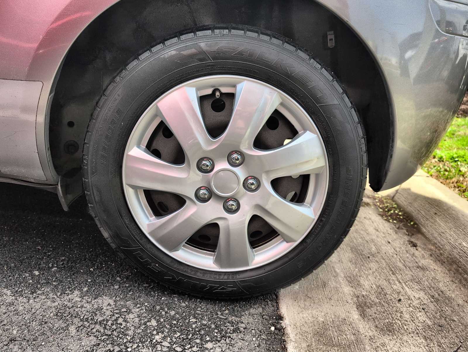 Thumbnail: 2010 Toyota Yaris - 13