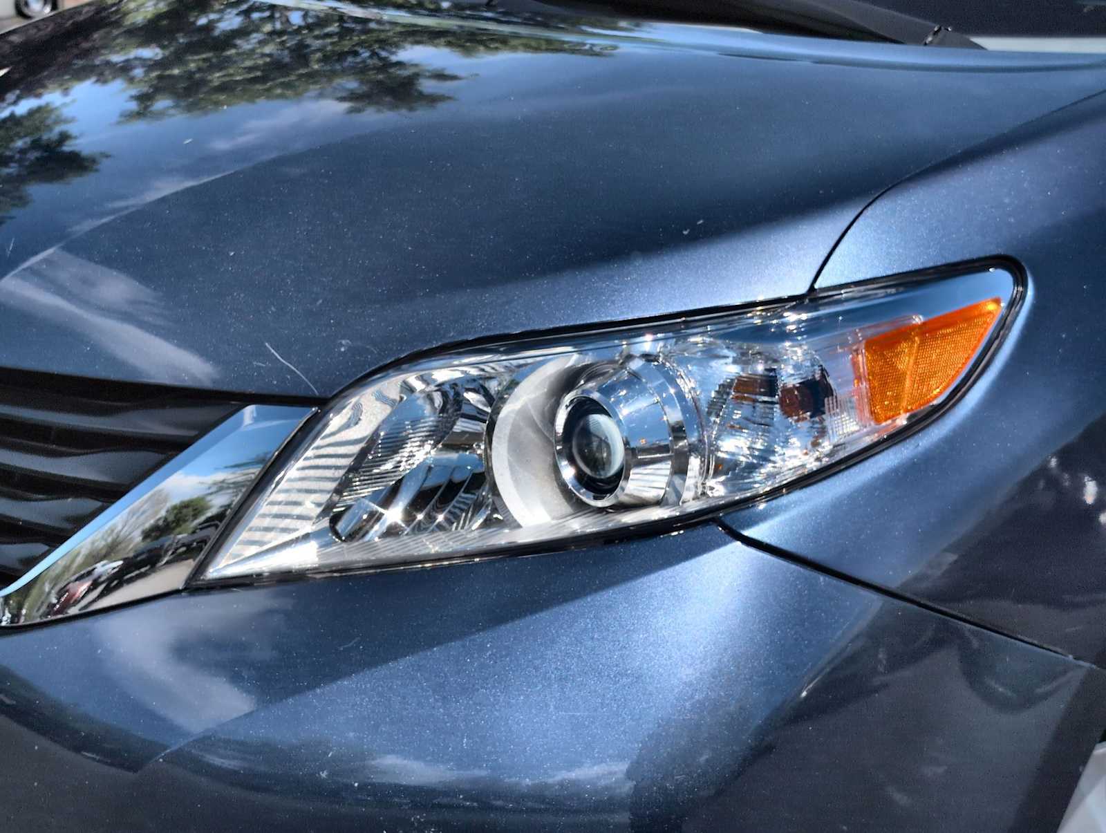 Thumbnail: 2014 Toyota Sienna - 11