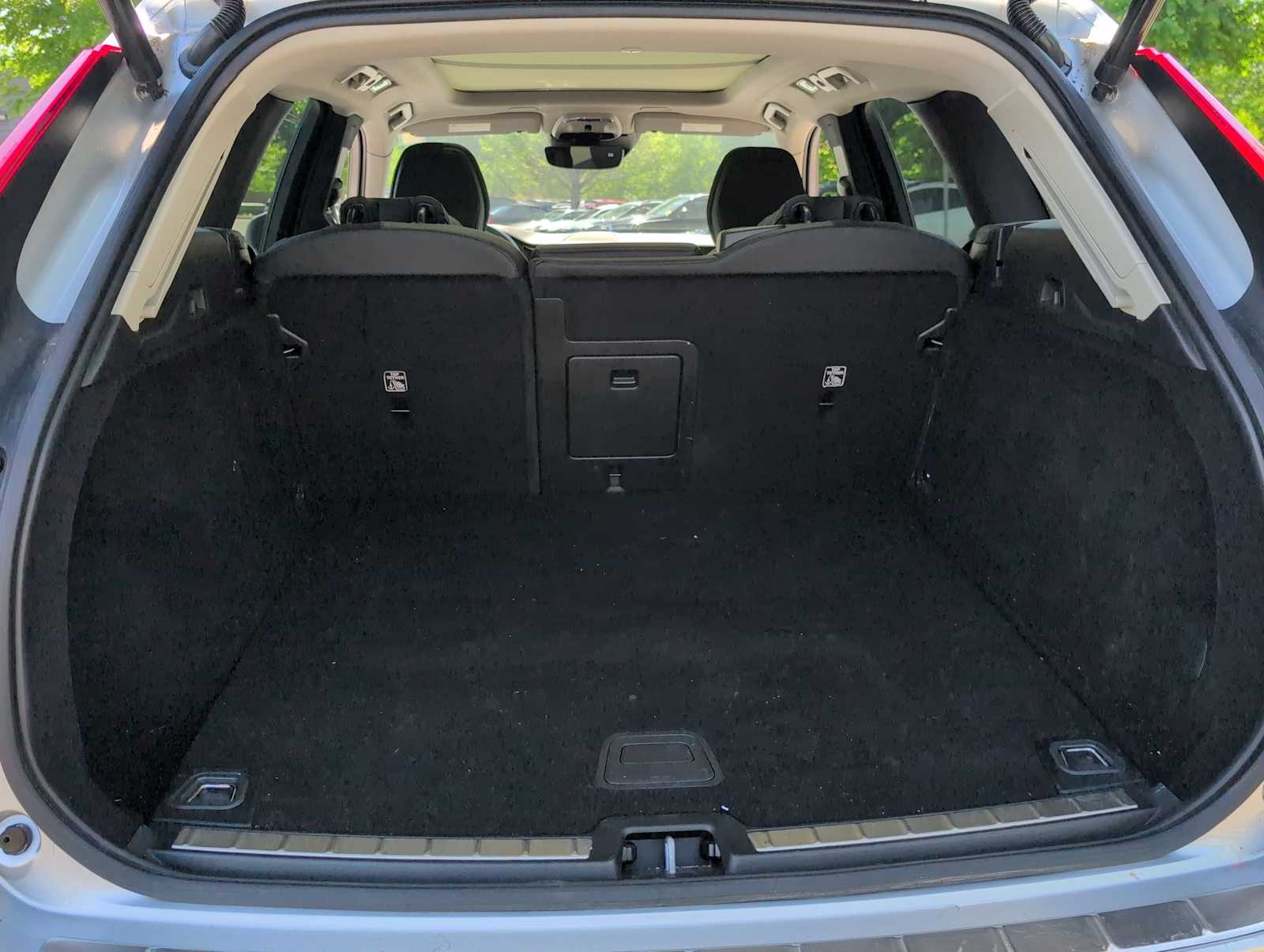 Thumbnail: 2021 Volvo XC60 - 32
