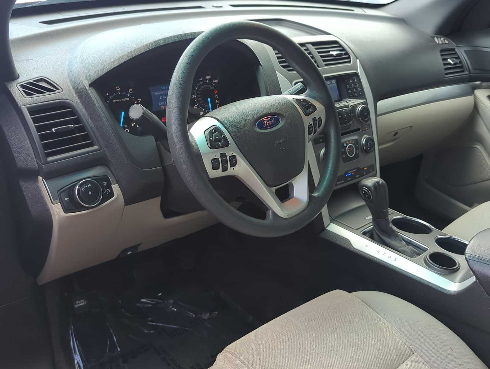 Thumbnail: 2013 Ford Explorer - 15