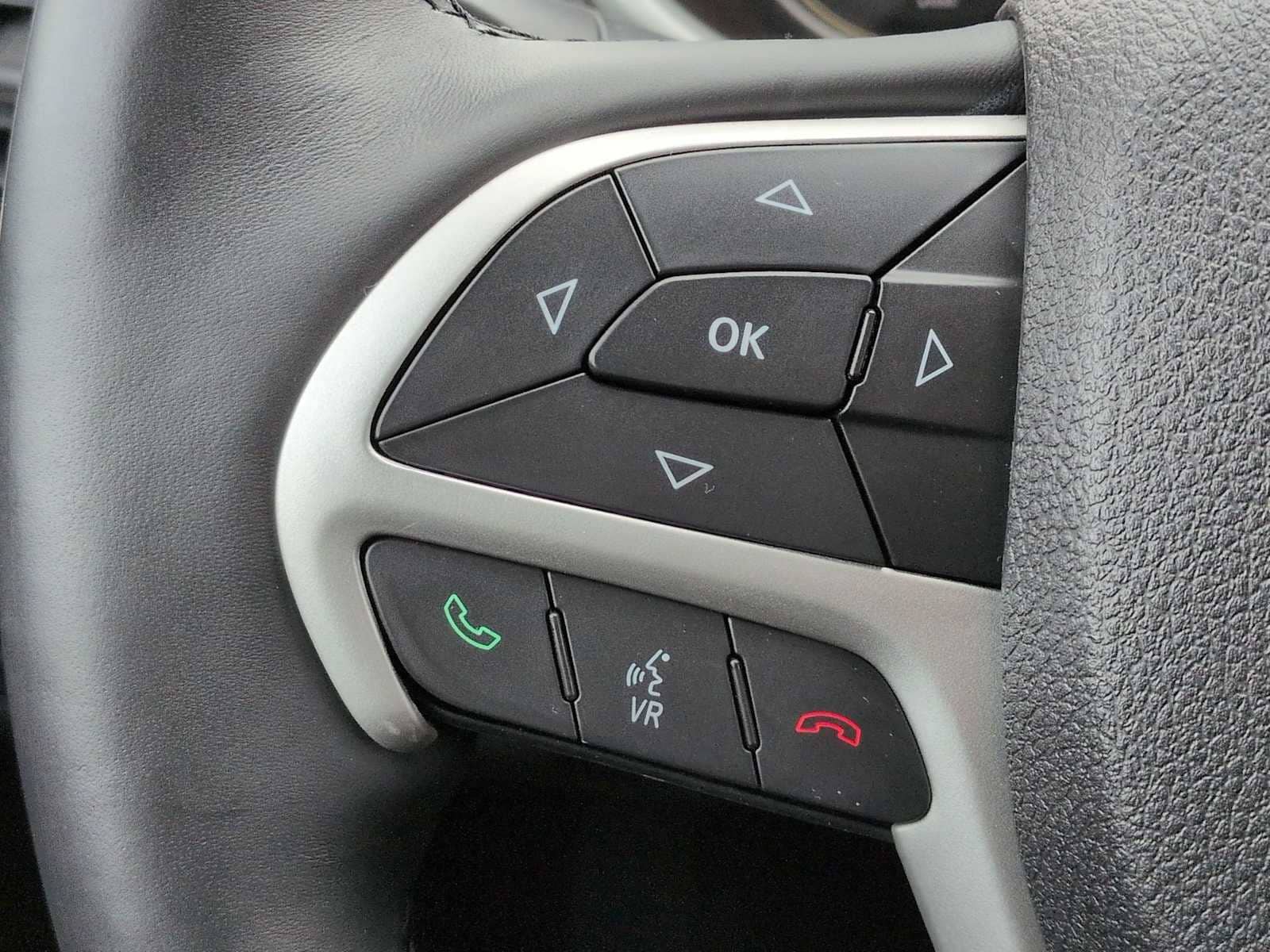 Thumbnail: 2015 Jeep Cherokee - 25