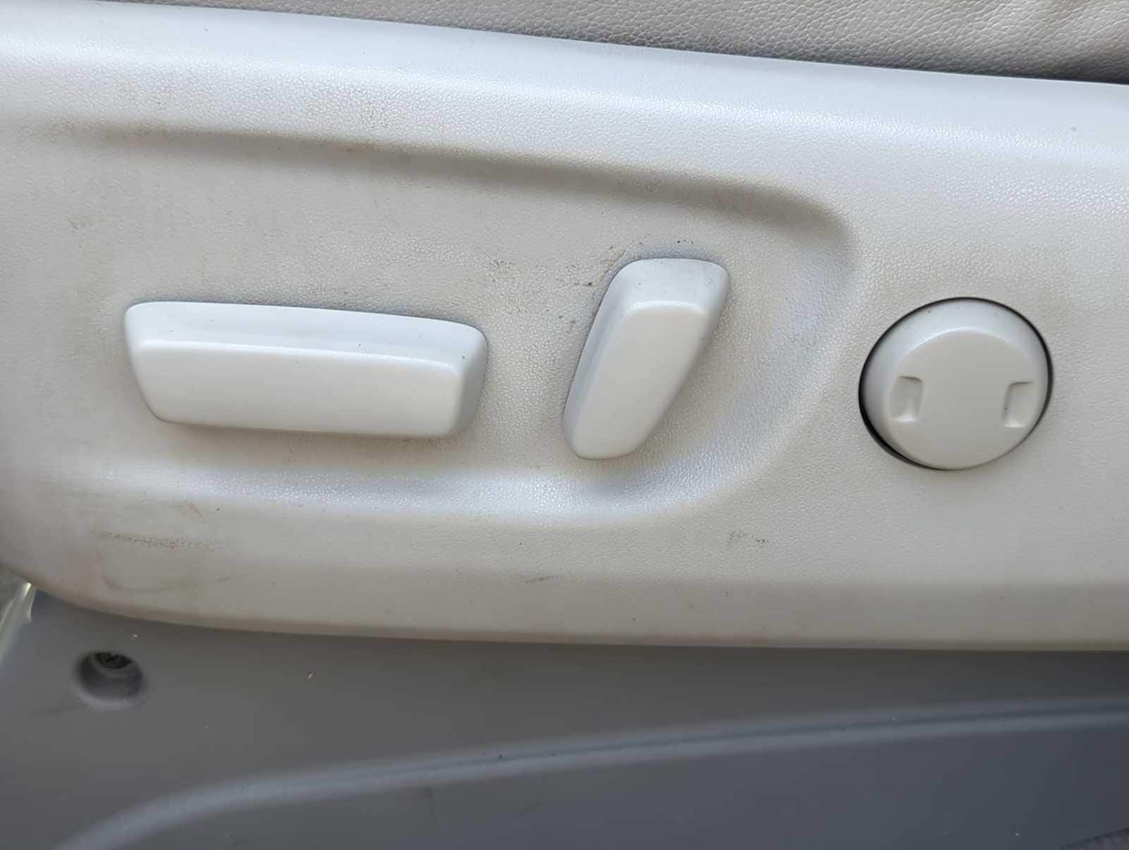 Thumbnail: 2011 Toyota Sienna - 9