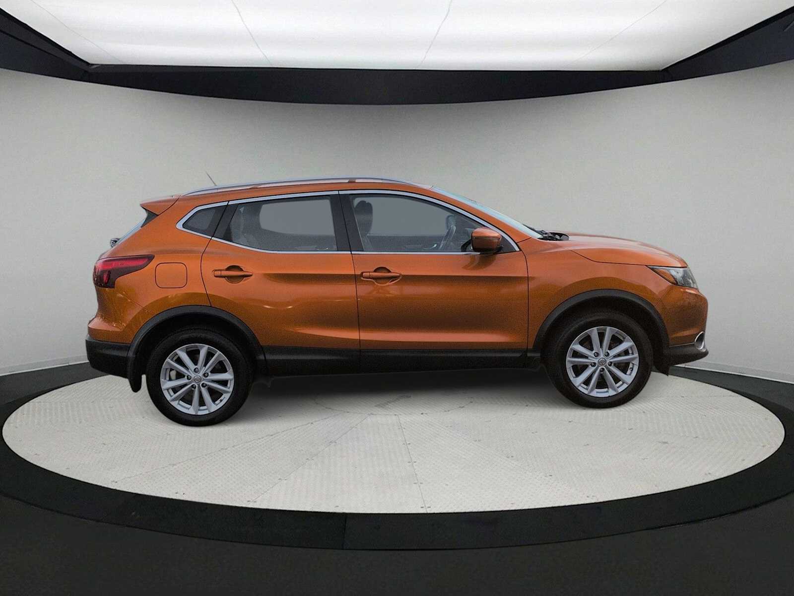 Thumbnail: 2017 Nissan Rogue Sport - 9