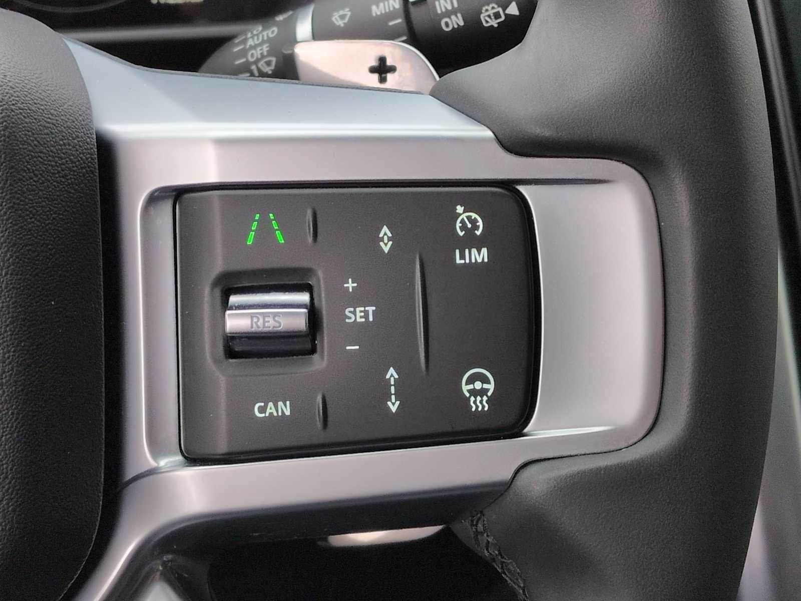 Thumbnail: 2024 Land Rover Discovery - 25