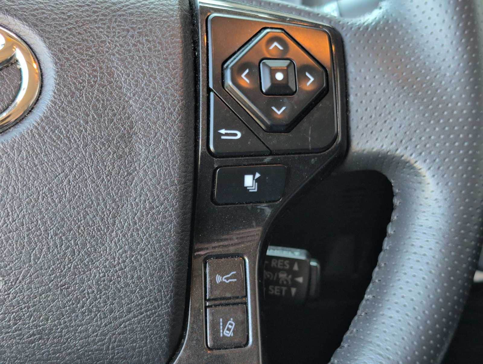 Thumbnail: 2022 Toyota 4Runner - 24