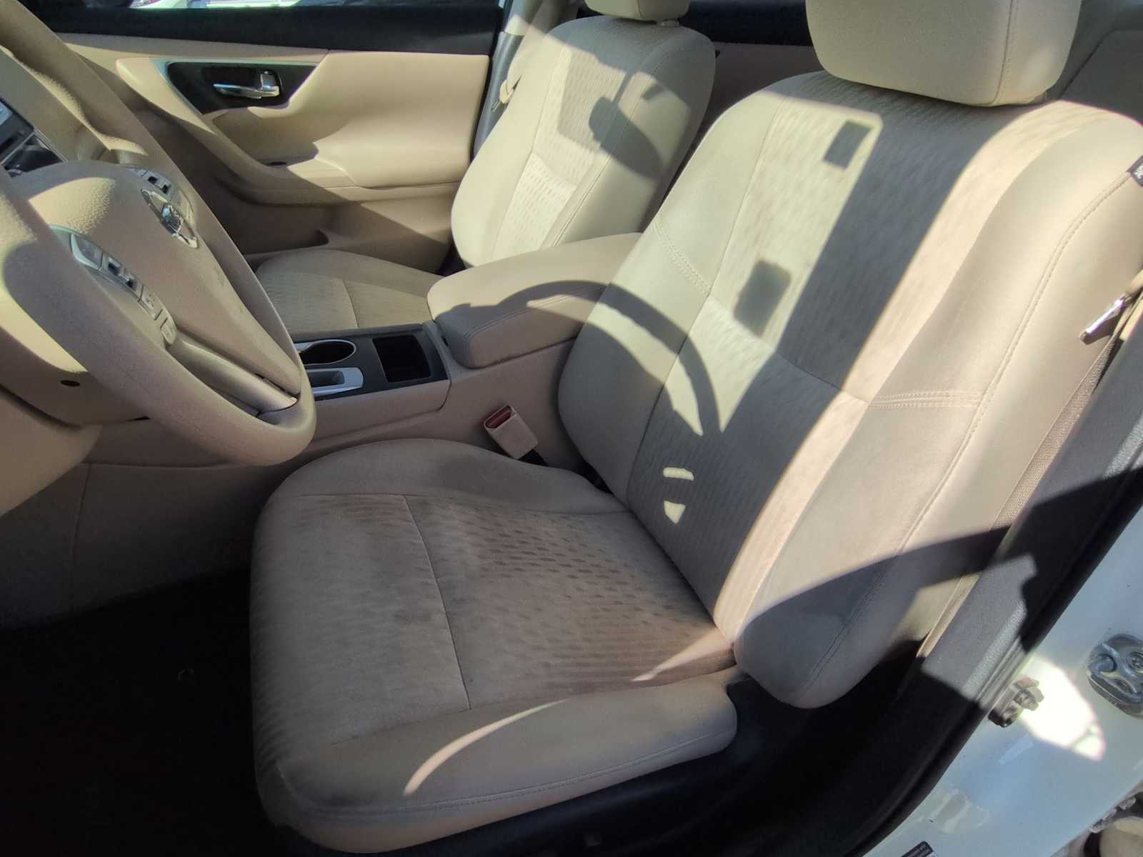 Thumbnail: 2016 Nissan Altima - 17