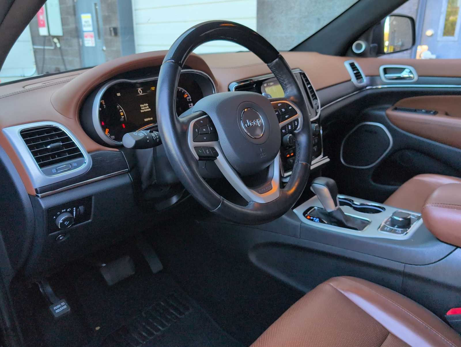 Thumbnail: 2020 Jeep Grand Cherokee - 10