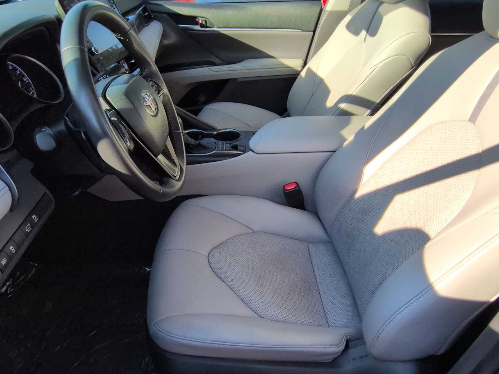 Thumbnail: 2022 Toyota Camry - 10