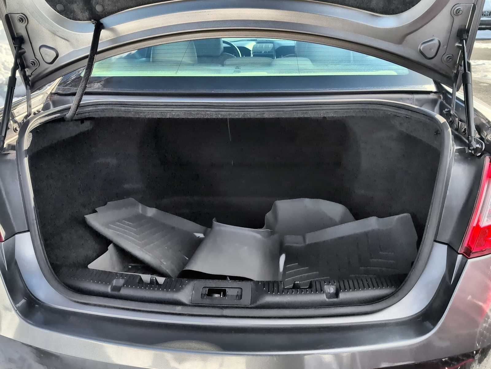 Thumbnail: 2012 Ford Taurus - 32