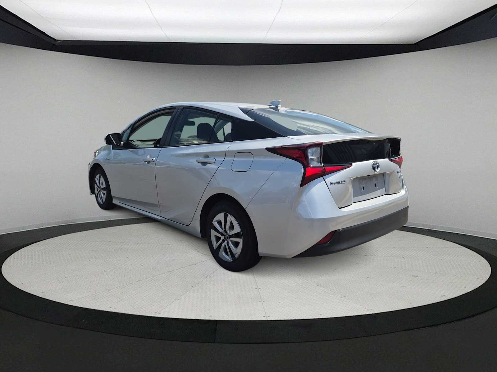 2022 Toyota Prius L Eco - Photo 6