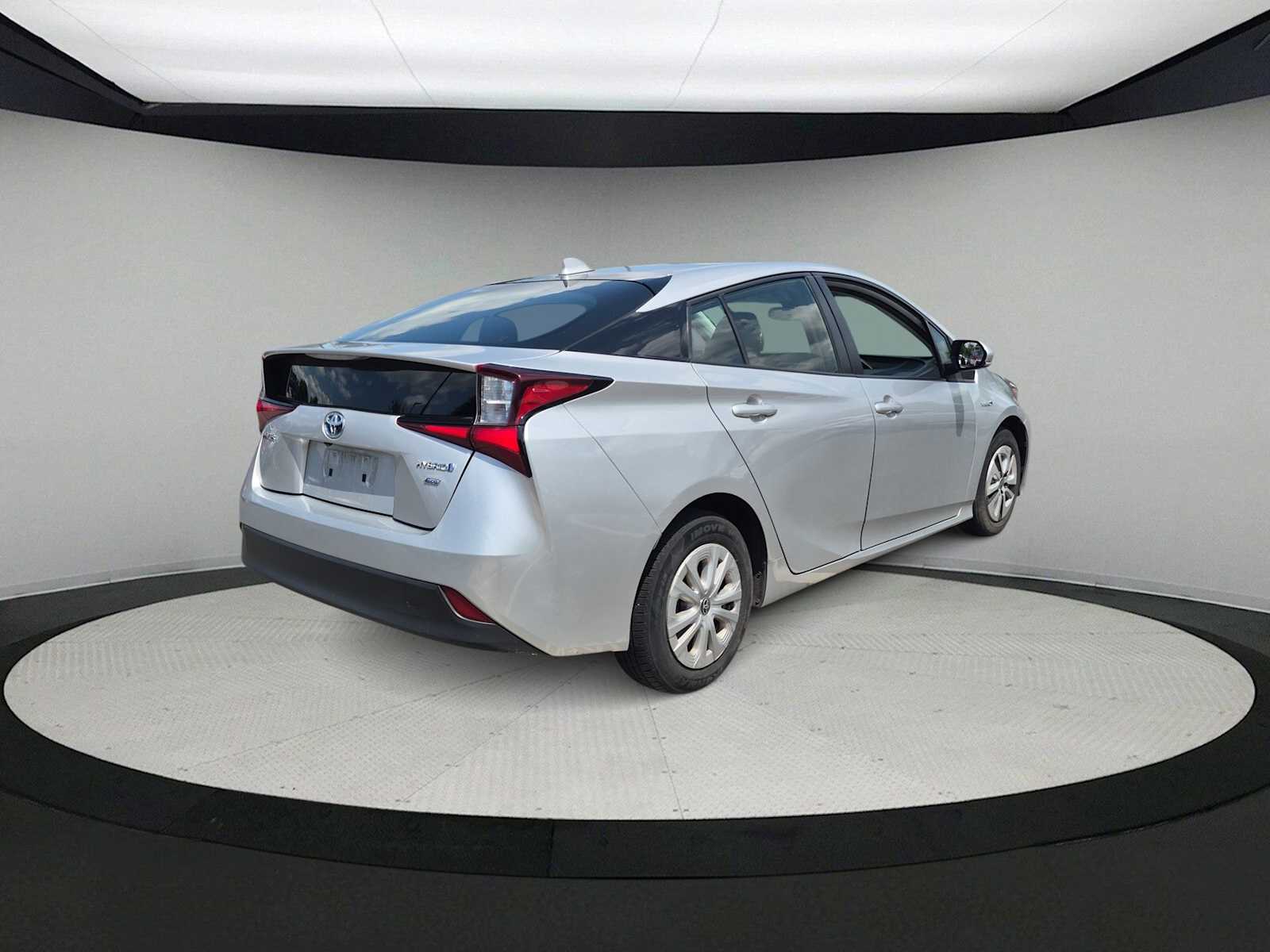 2022 Toyota Prius L Eco - Photo 8