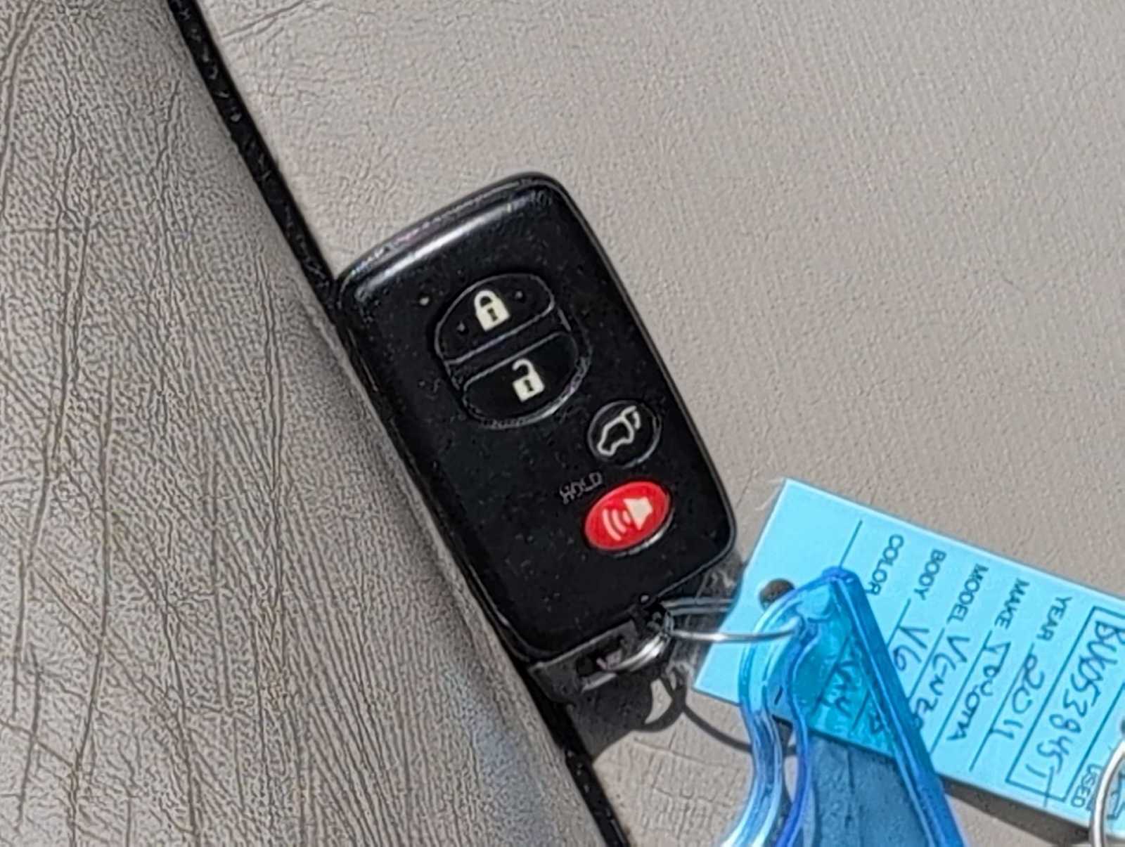 Thumbnail: 2011 Toyota Venza - 31