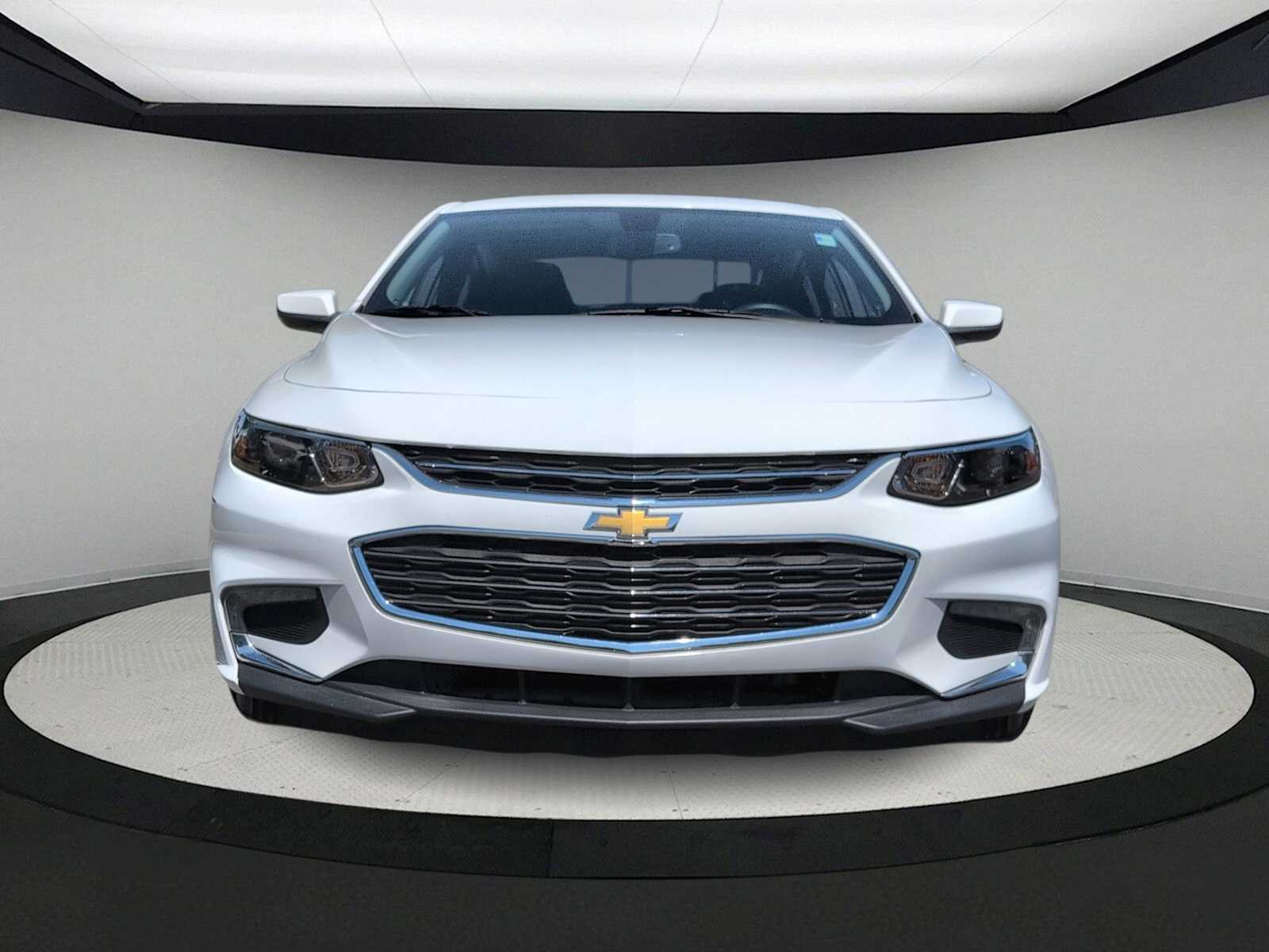 Thumbnail: 2016 Chevrolet Malibu - 3