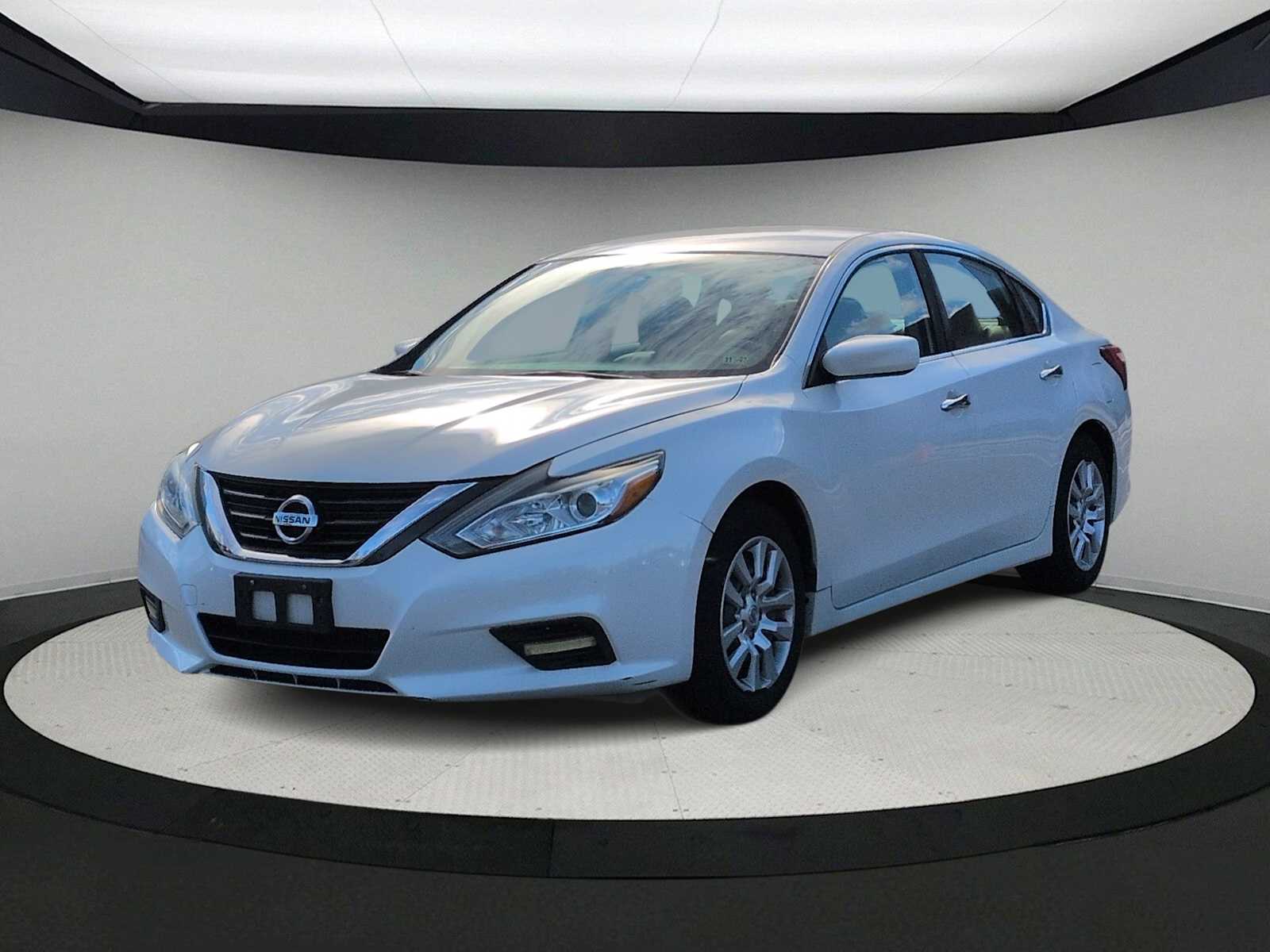 Thumbnail: 2016 Nissan Altima - 4