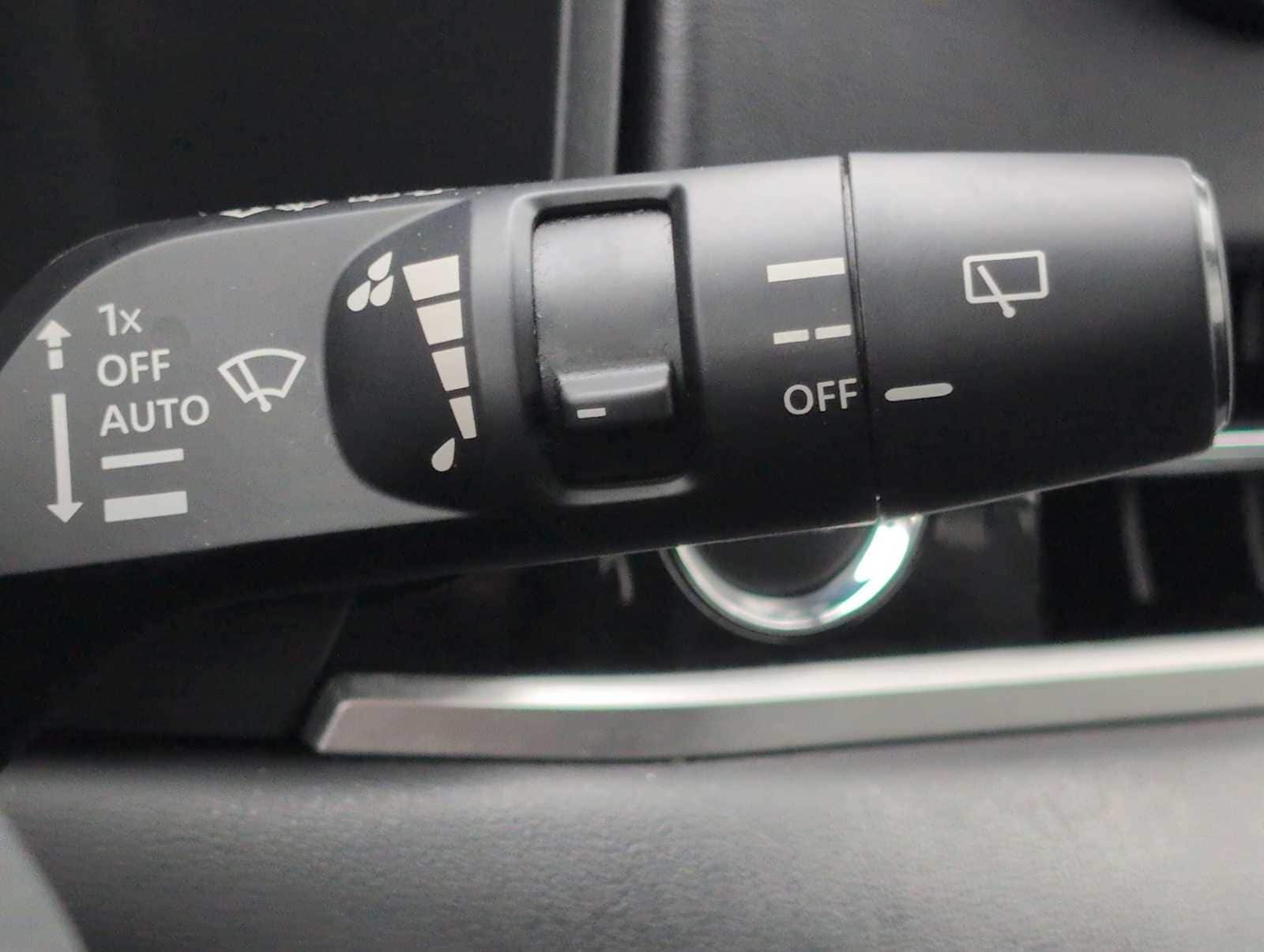 Thumbnail: 2024 Mitsubishi Outlander - 25