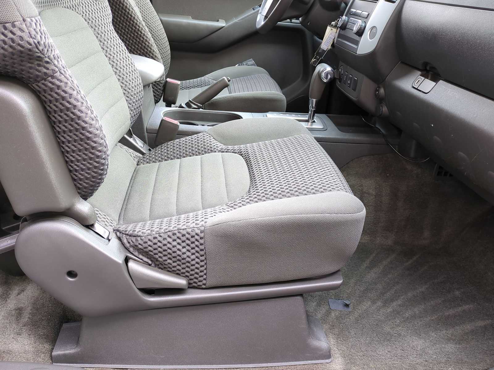 2012 Nissan Frontier SV 14